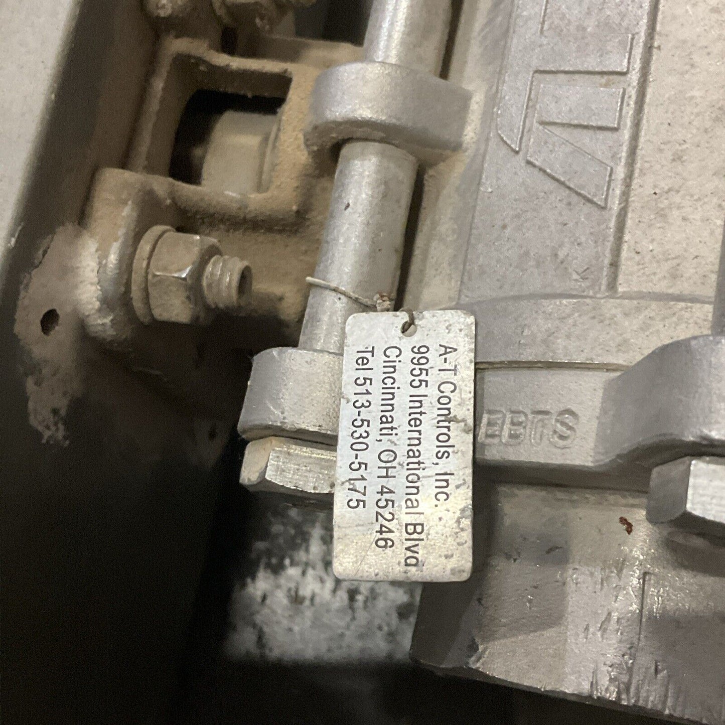 TRIAC SPRING RETURN ACTUATORS W/ 2" VALVE MODEL 88TX2002R4SXX 476