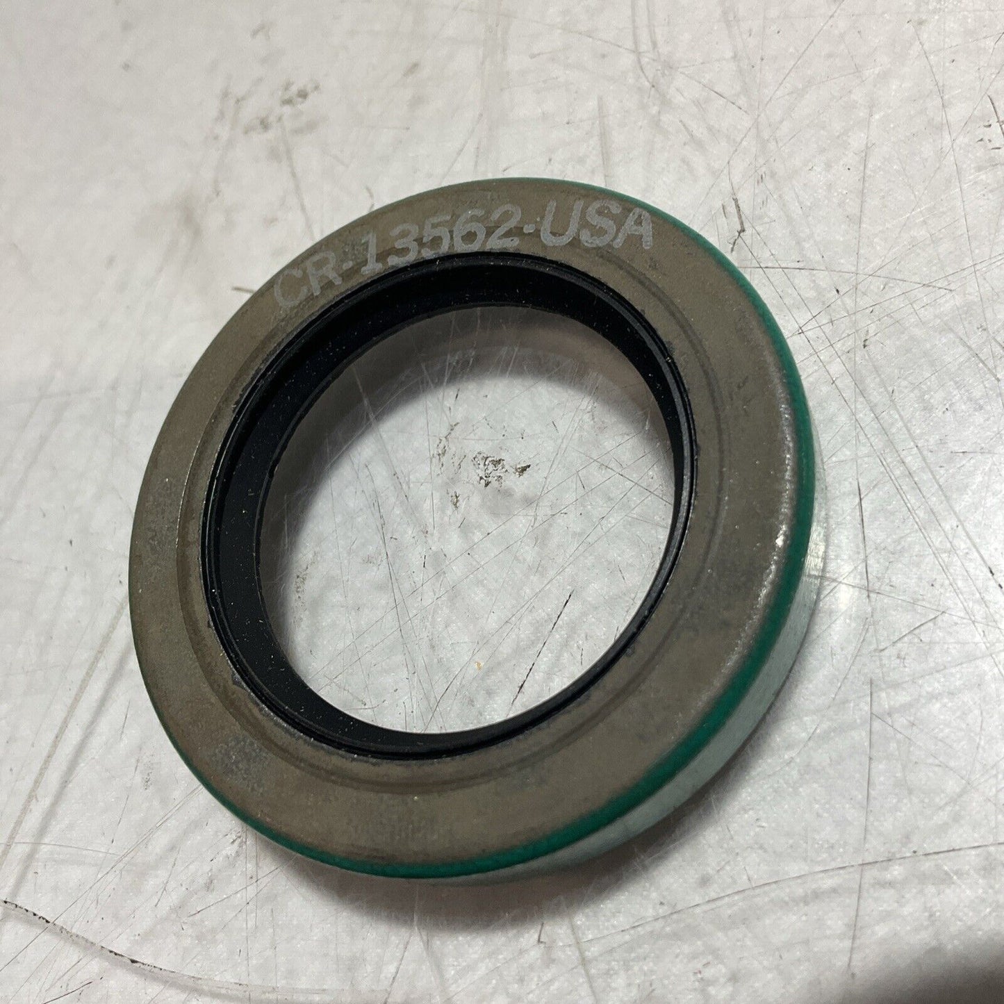 SKF  13562 RADIAL SHAFT OIL SEALS  LOT  OF 7  RM6