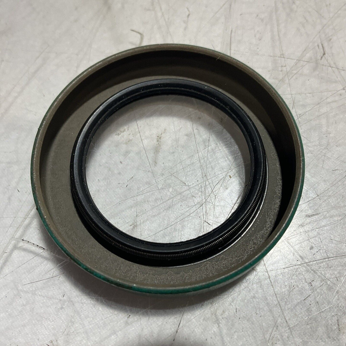 SKF  13562 RADIAL SHAFT OIL SEALS  LOT  OF 7  RM6