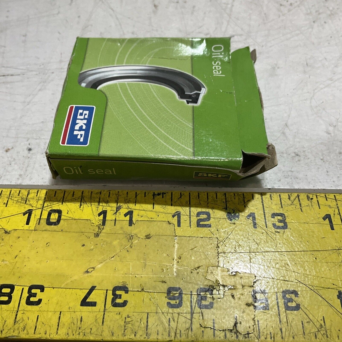 SKF  13562 RADIAL SHAFT OIL SEALS  LOT  OF 7  RM6