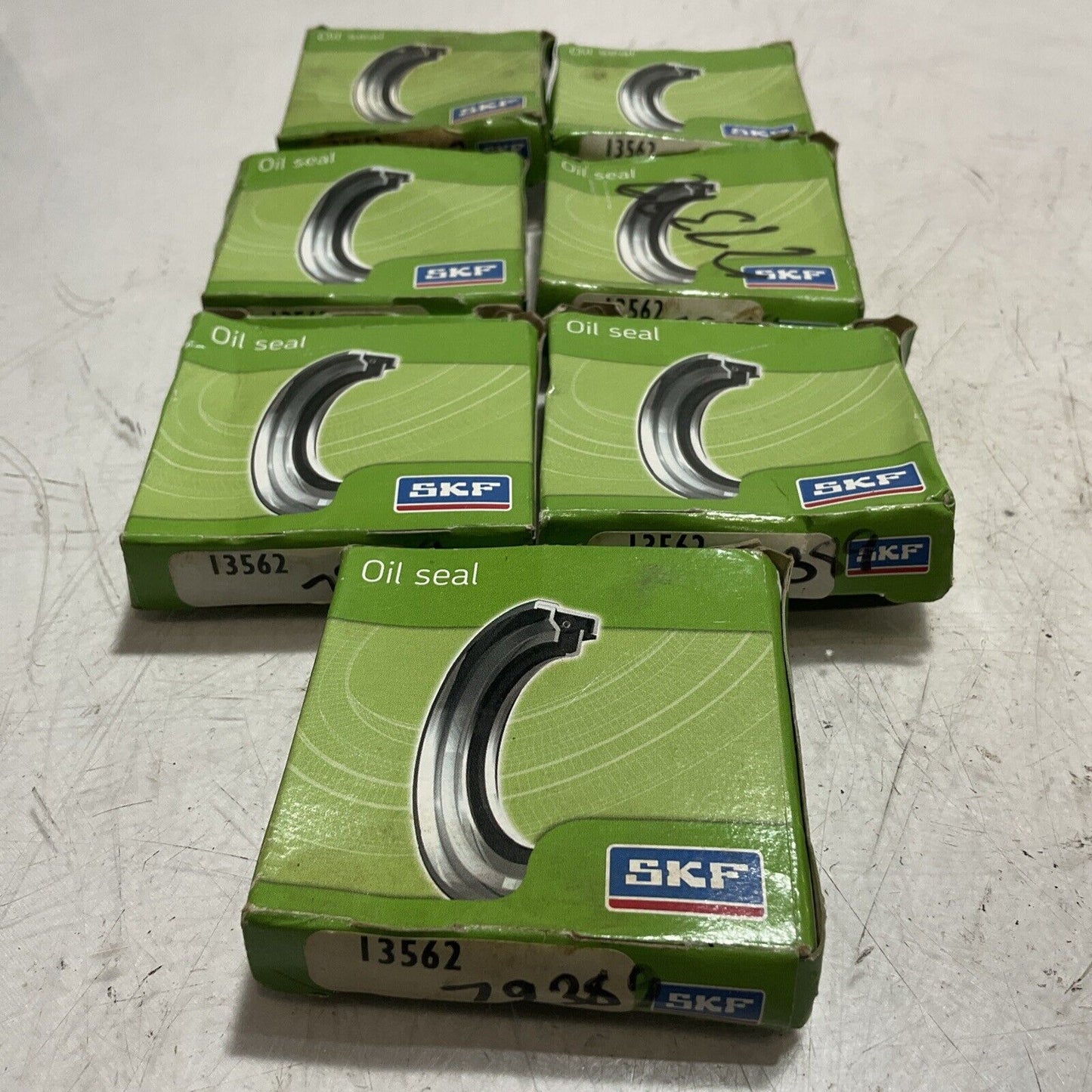 SKF  13562 RADIAL SHAFT OIL SEALS  LOT  OF 7  RM6