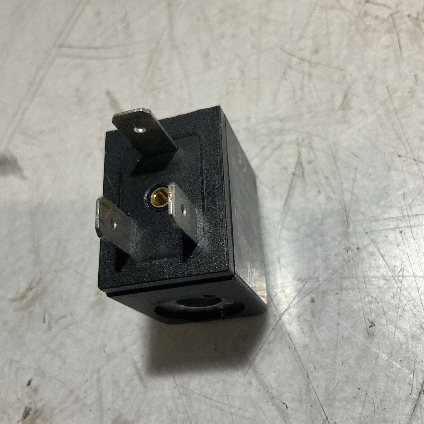 AV  7019-9AA  SOLENOID COILS VALVE   LOT OF 2  RM6
