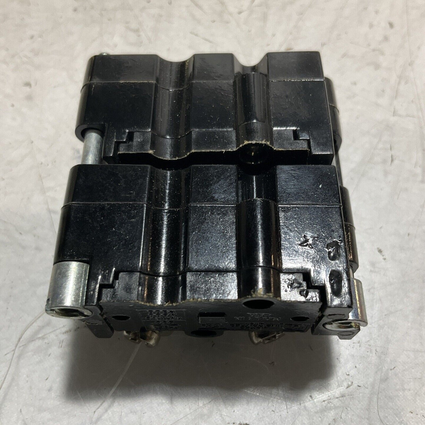 EATON CUTLER-HAMMER E30KLA3 STANDARD CONTACT BLOCK  CIRCUIT BREAKER LOT OF 4 U3S