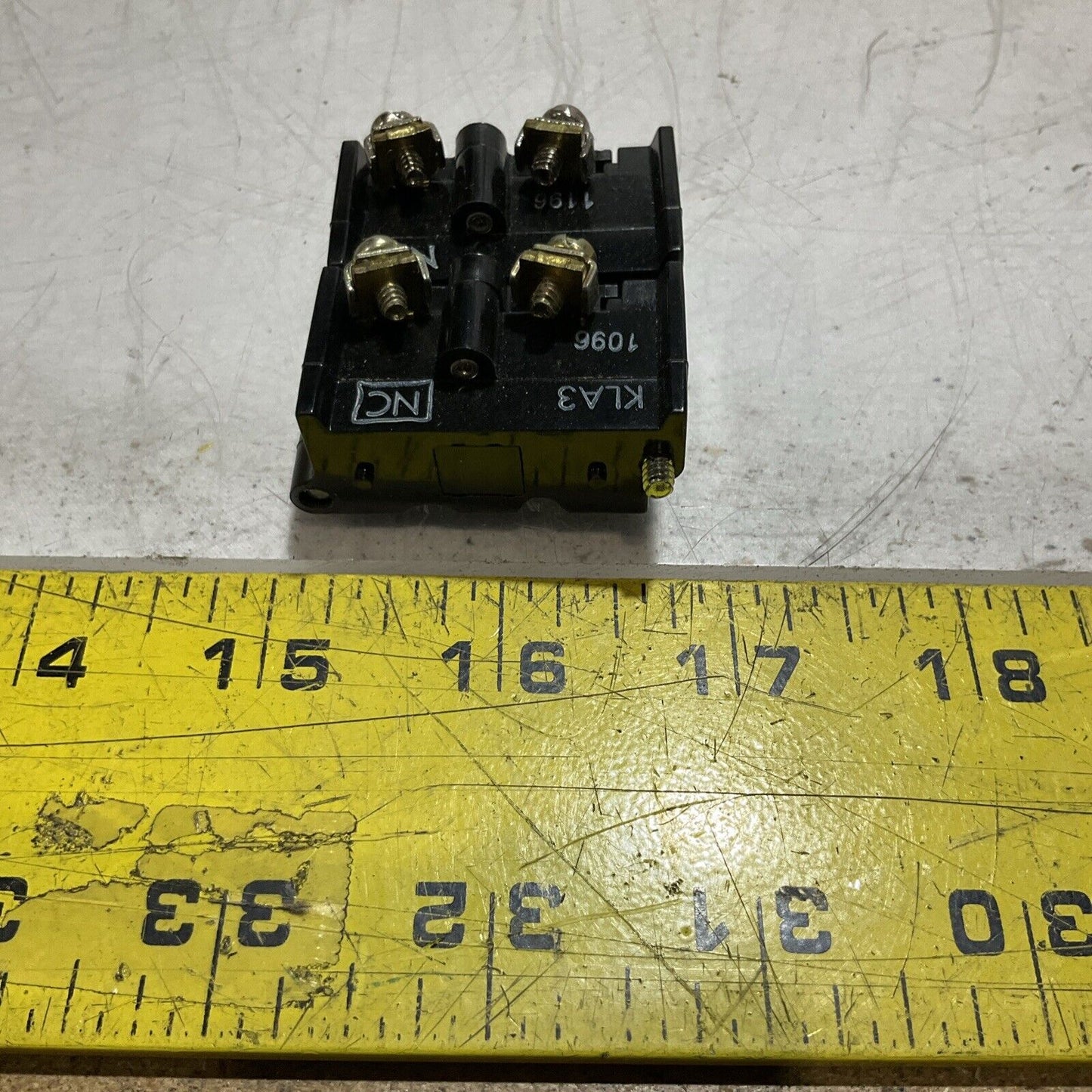 EATON CUTLER-HAMMER E30KLA3 STANDARD CONTACT BLOCK  CIRCUIT BREAKER LOT OF 4 U3S