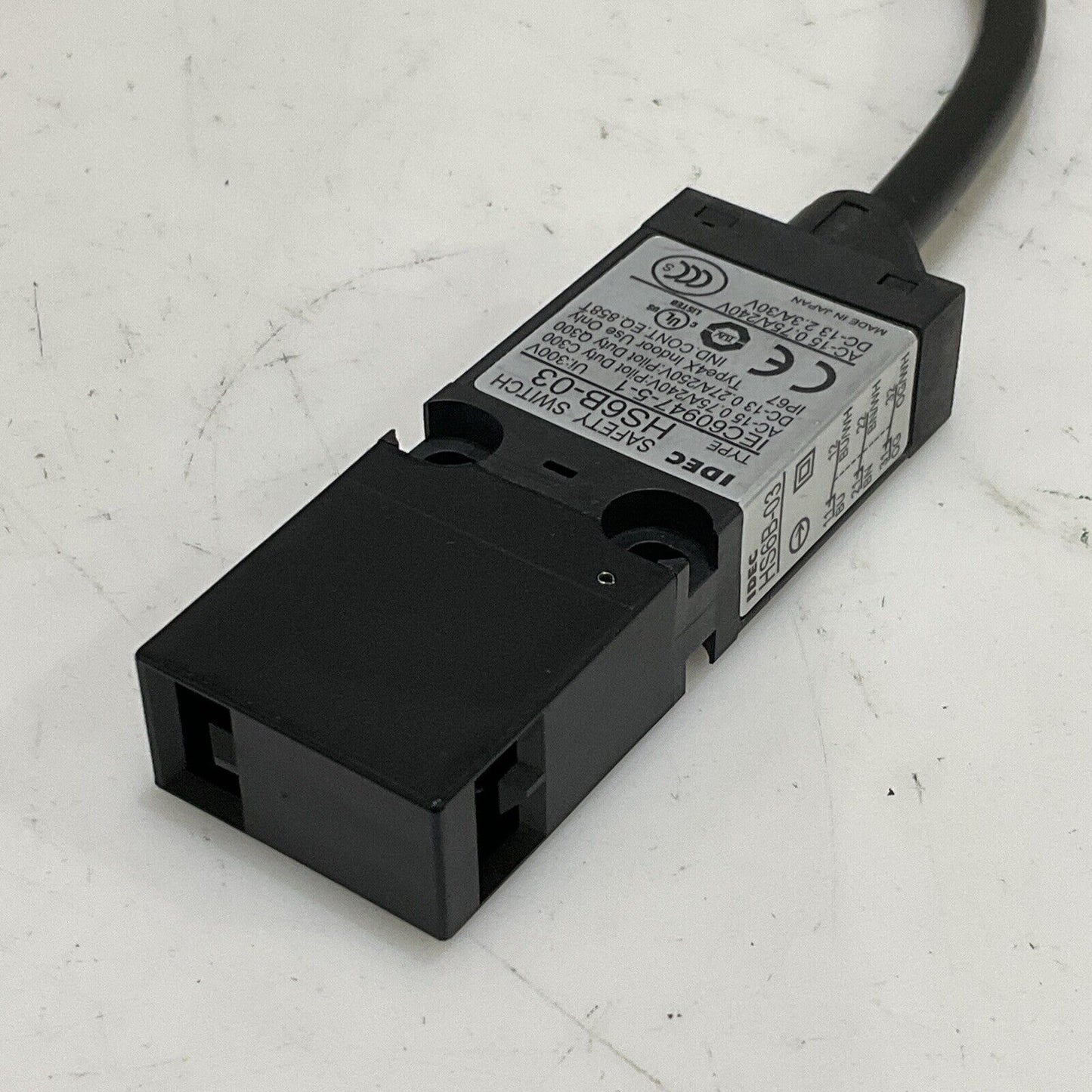 IDEC HS6B-03 B01 54916 SAFETY INTERLOCK SWITCH 300V AC/DC C2H
