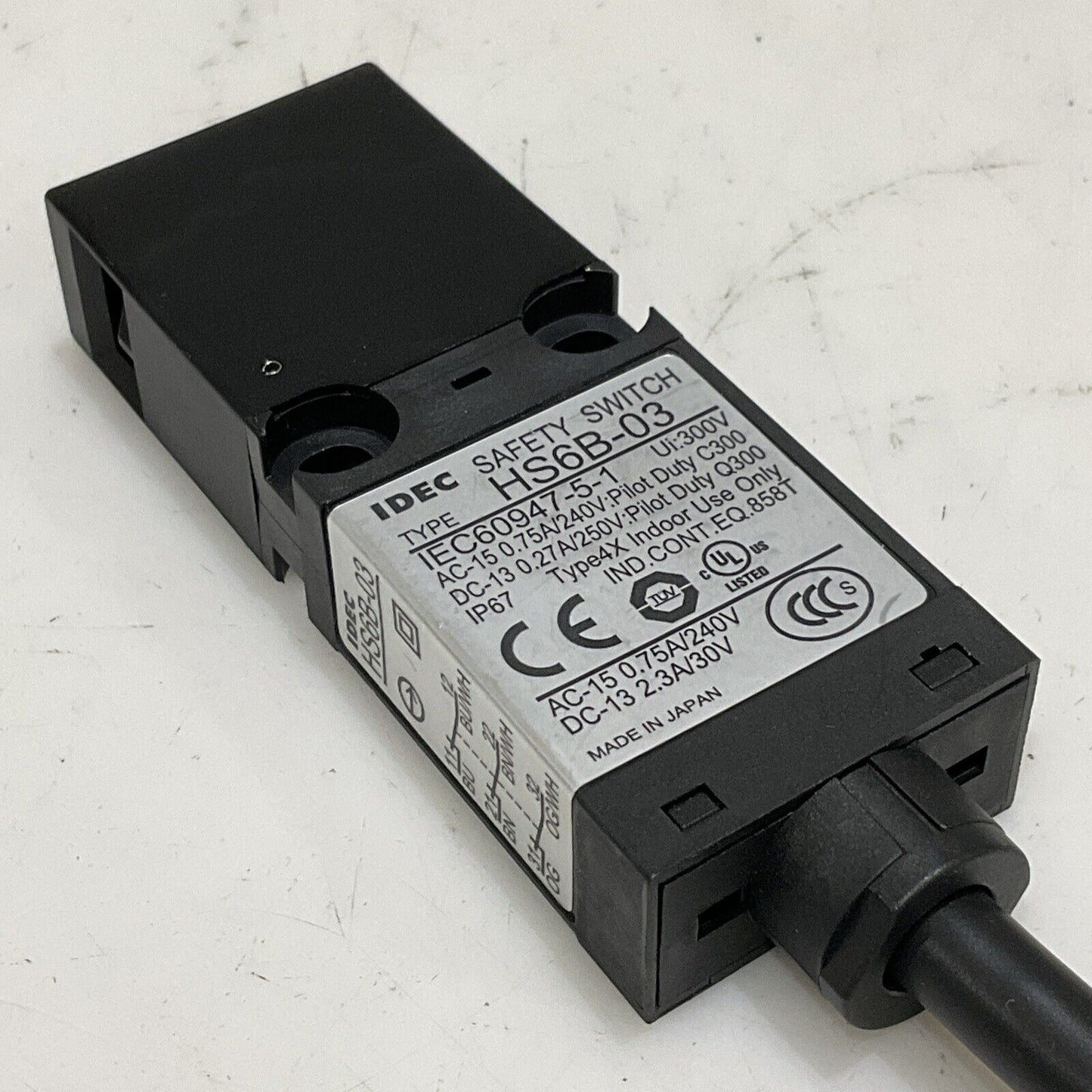 IDEC HS6B-03 B01 54916 SAFETY INTERLOCK SWITCH 300V AC/DC C2H