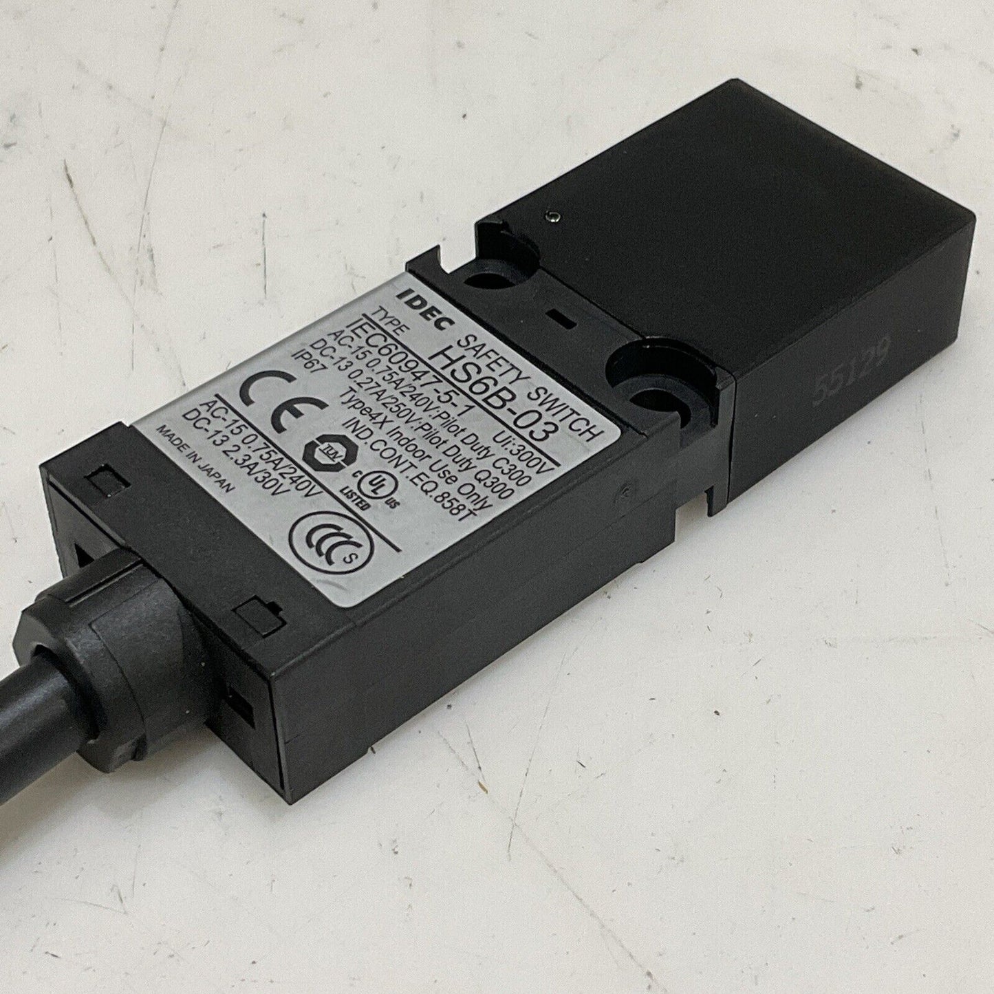 IDEC HS6B-03 B01 54916 SAFETY INTERLOCK SWITCH 300V AC/DC C2H