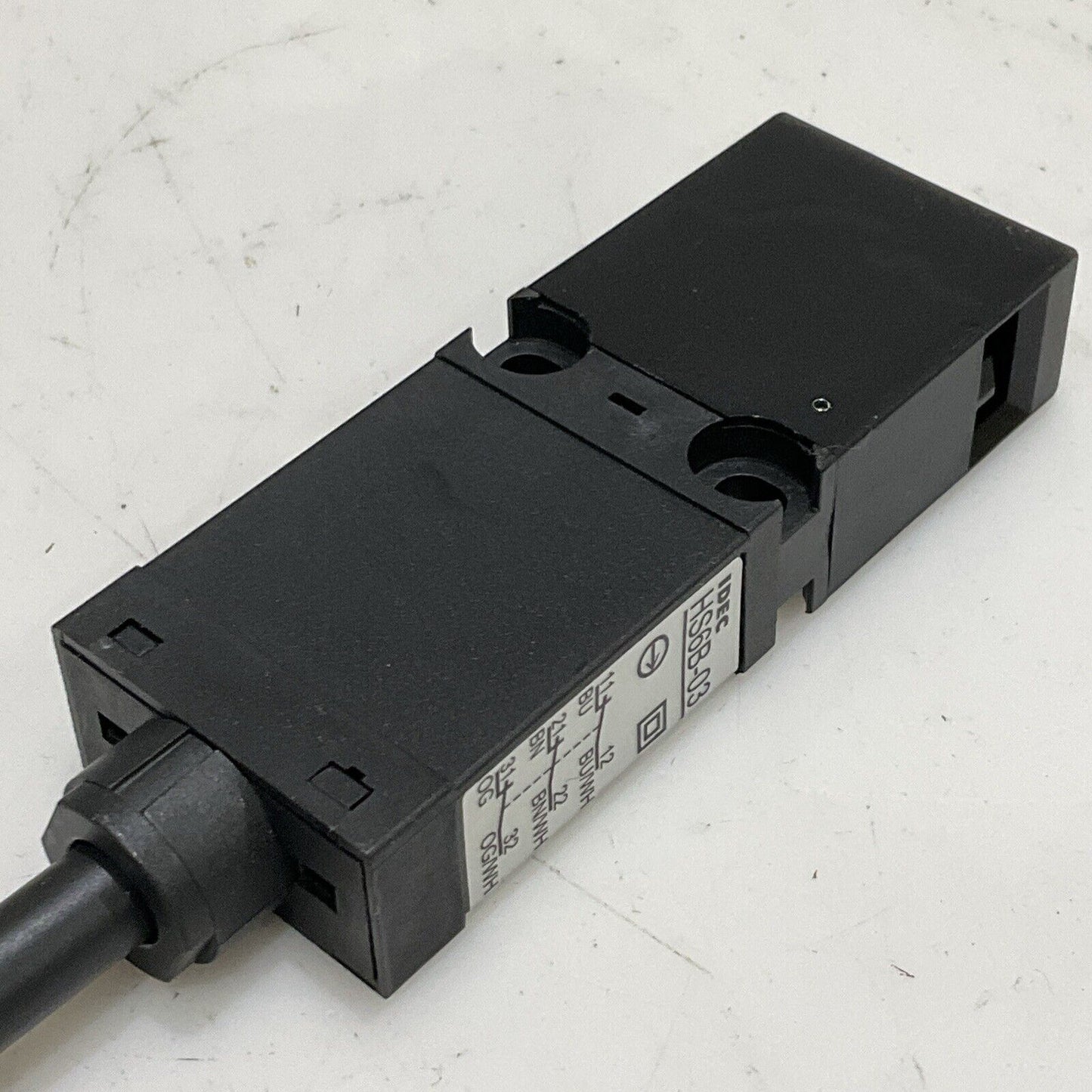 IDEC HS6B-03 B01 54916 SAFETY INTERLOCK SWITCH 300V AC/DC C2H
