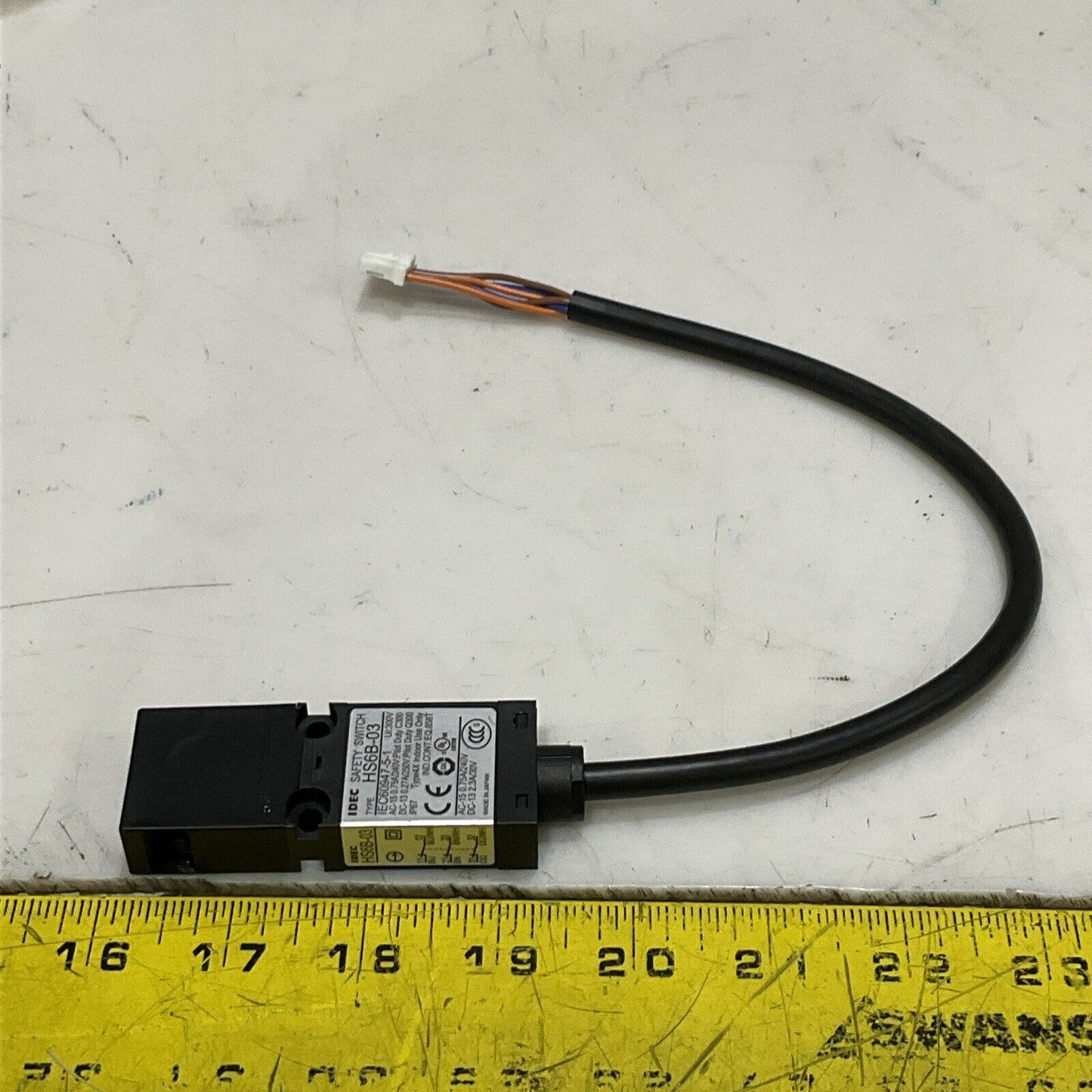 IDEC HS6B-03 B01 54916 SAFETY INTERLOCK SWITCH 300V AC/DC C2H