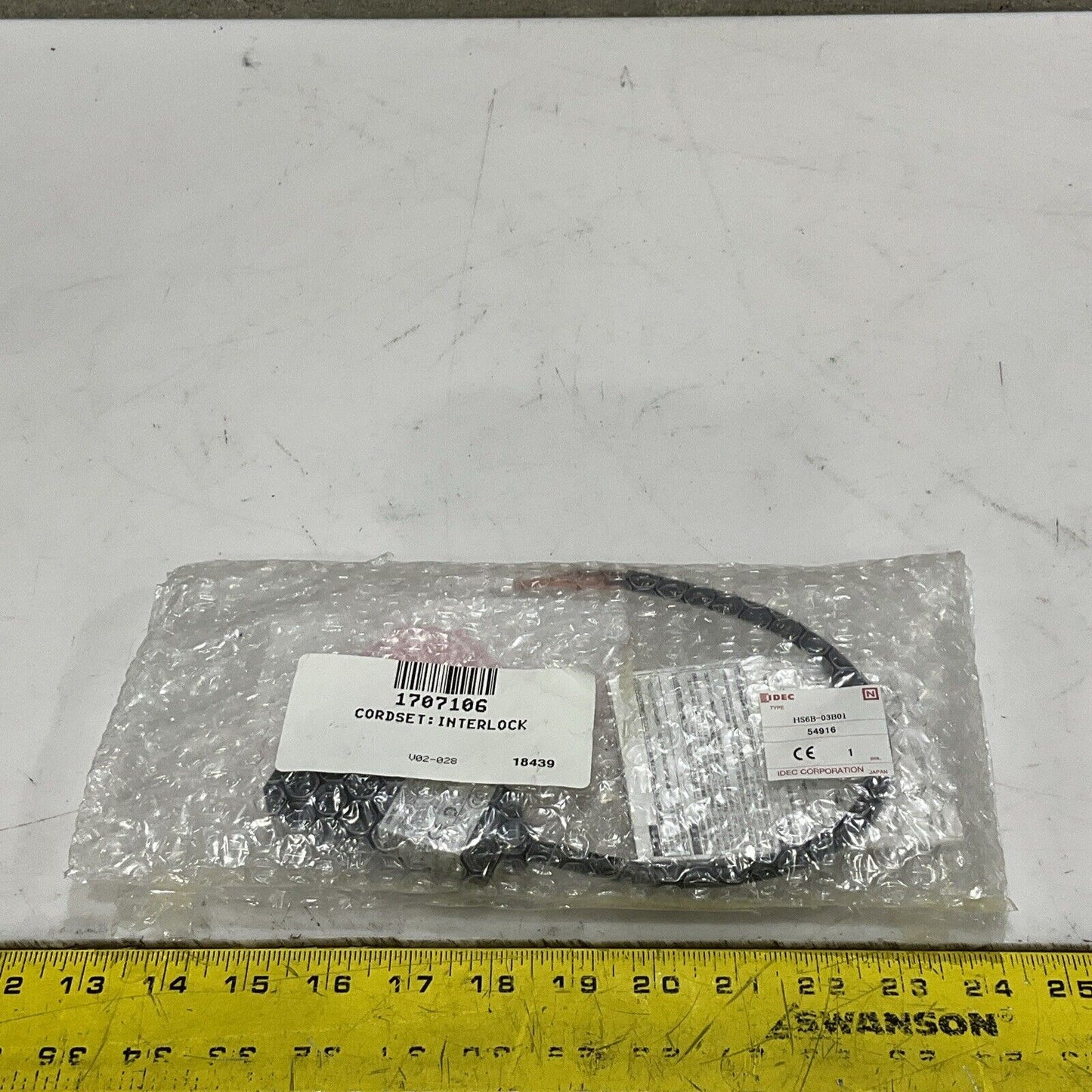 IDEC HS6B-03 B01 54916 SAFETY INTERLOCK SWITCH 300V AC/DC C2H