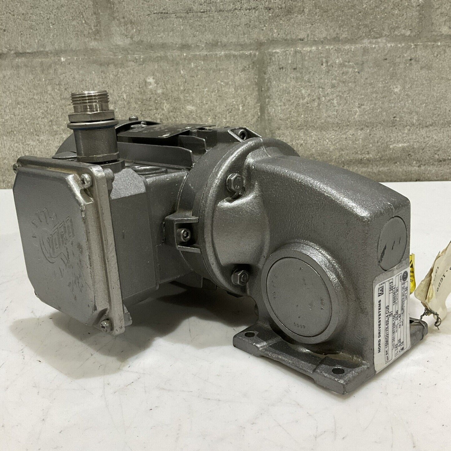 NORD SK63L/4 CUS 201187338-100 GEARBOX MOTOR SK1SMID31VX 1680RPM .25HP 460V C2H