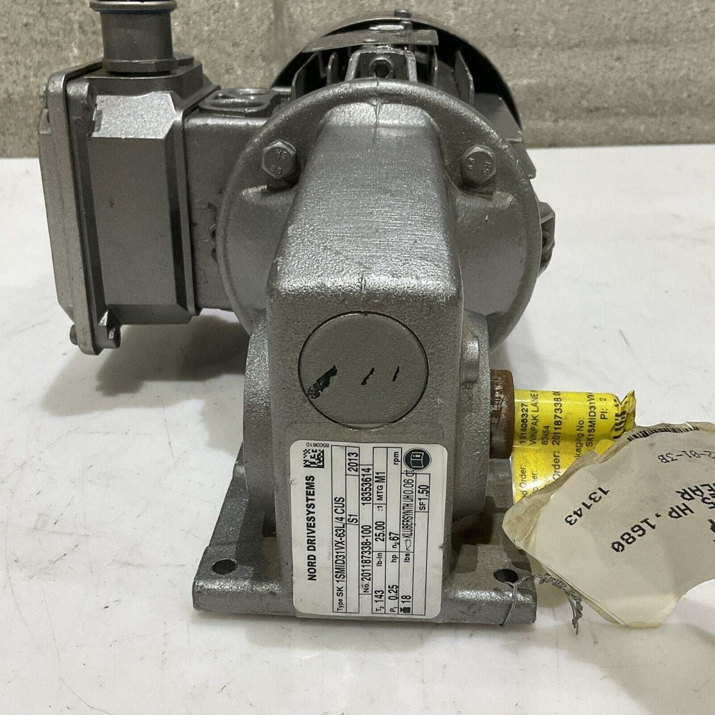 NORD SK63L/4 CUS 201187338-100 GEARBOX MOTOR SK1SMID31VX 1680RPM .25HP 460V C2H