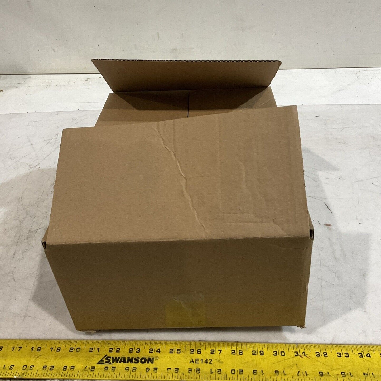 LUBER FINE  LFW4685  ENGINE COOLANT  FILTER  LOT OF 12 E3G