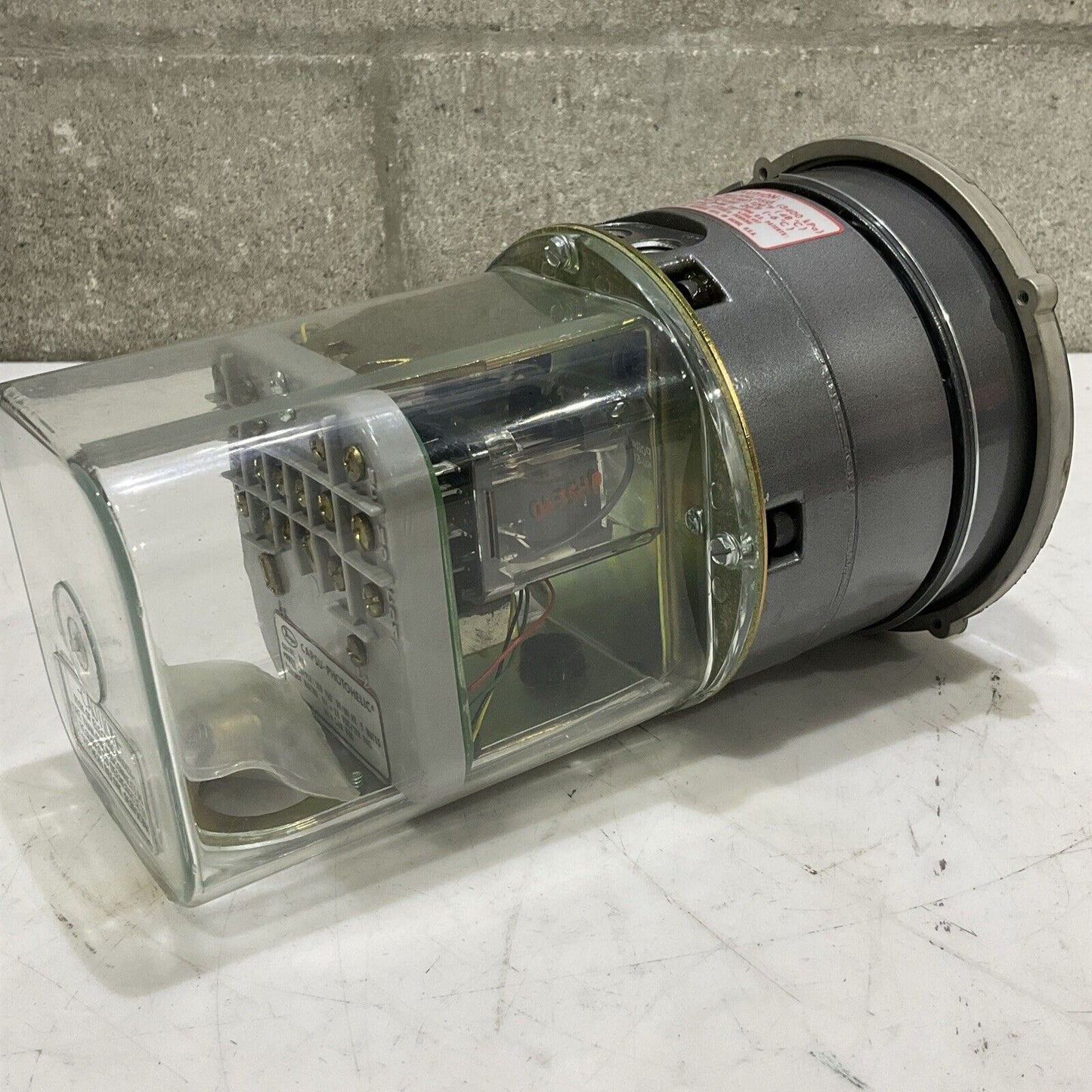 DWYER 43220 W03U CAPSU-PHOTOHELIC PRESSURE SWITCH GAUGE SERIES 4300 500 PSIG