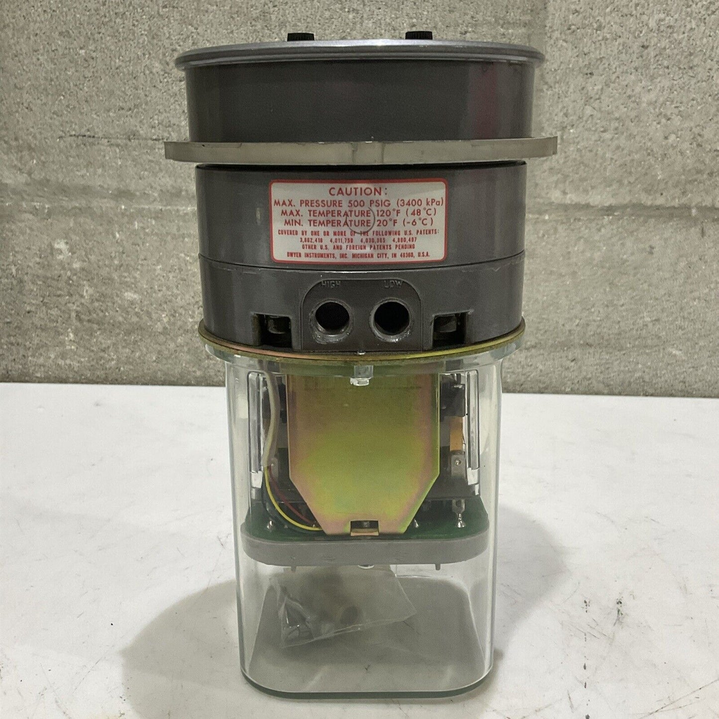 DWYER 43220 W03U CAPSU-PHOTOHELIC PRESSURE SWITCH GAUGE SERIES 4300 500 PSIG