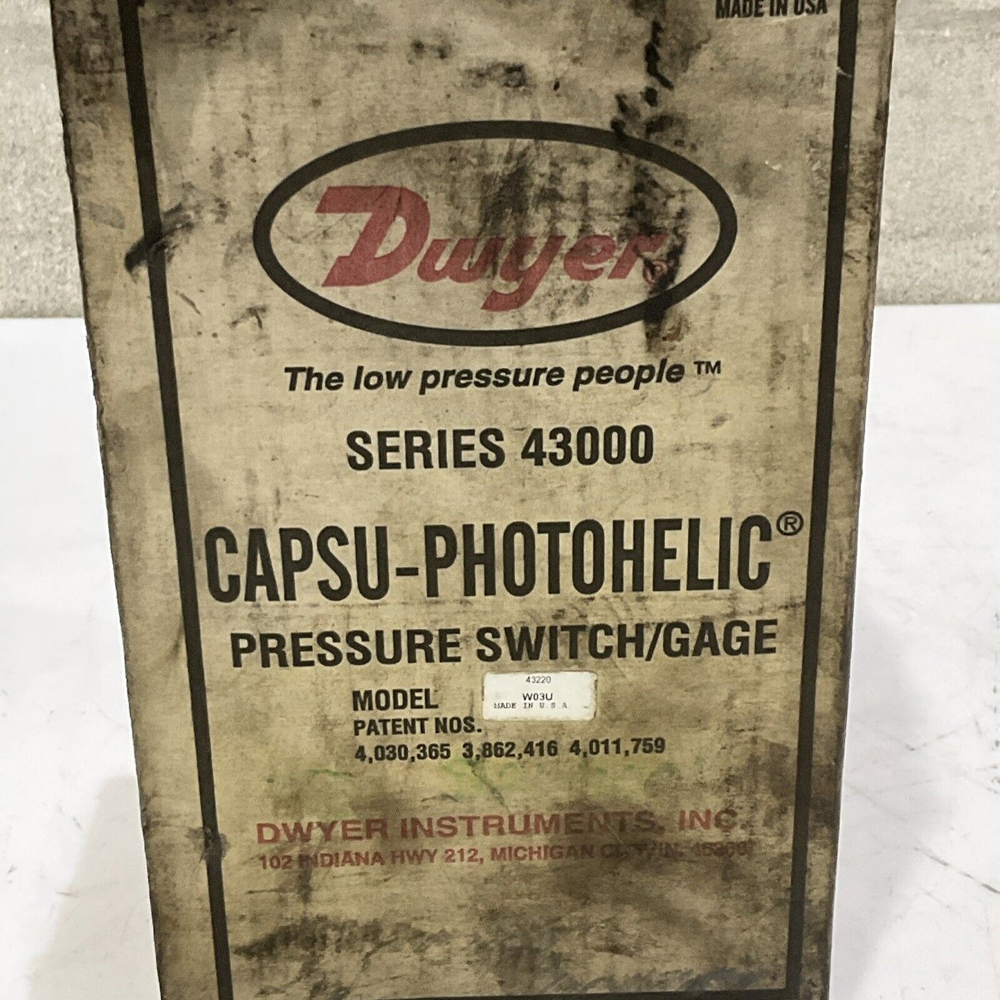 DWYER 43220 W03U CAPSU-PHOTOHELIC PRESSURE SWITCH GAUGE SERIES 4300 500 PSIG