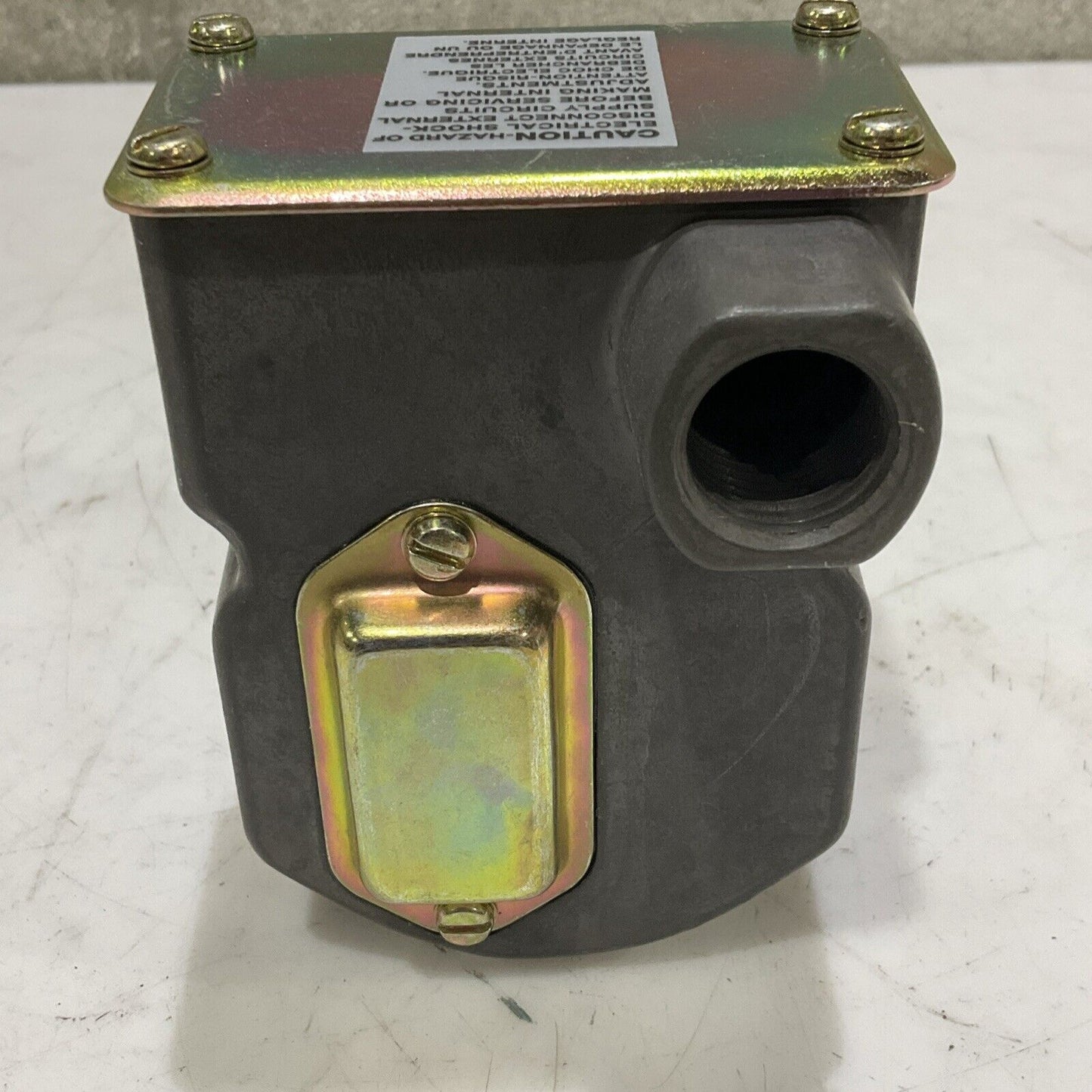 BARKSDALE DPD2T-H18SS PRESSURE VACUUM SWITCH 60 PSI 4.14 BAR