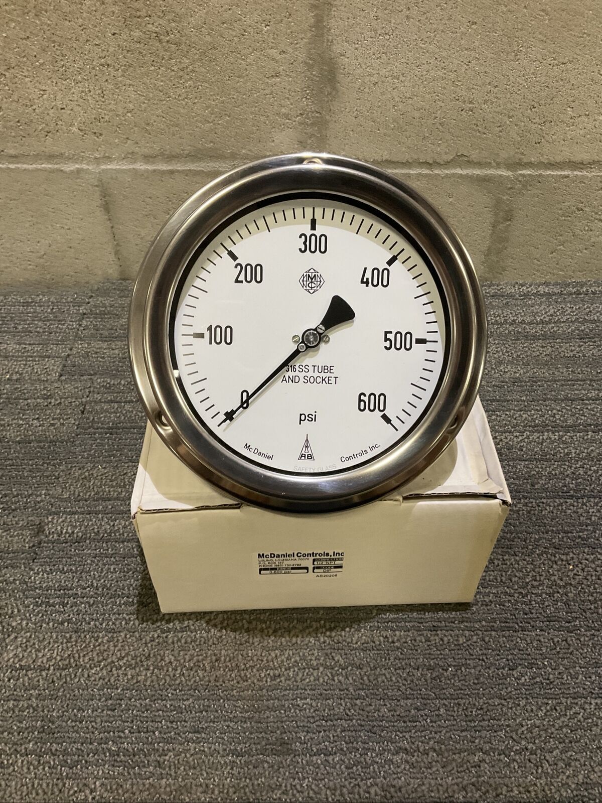 MCDANIEL CONTROLS AB20206 PRESSURE GAUGE 0-600 PSI 1/2" NPT - NEW IN BOX