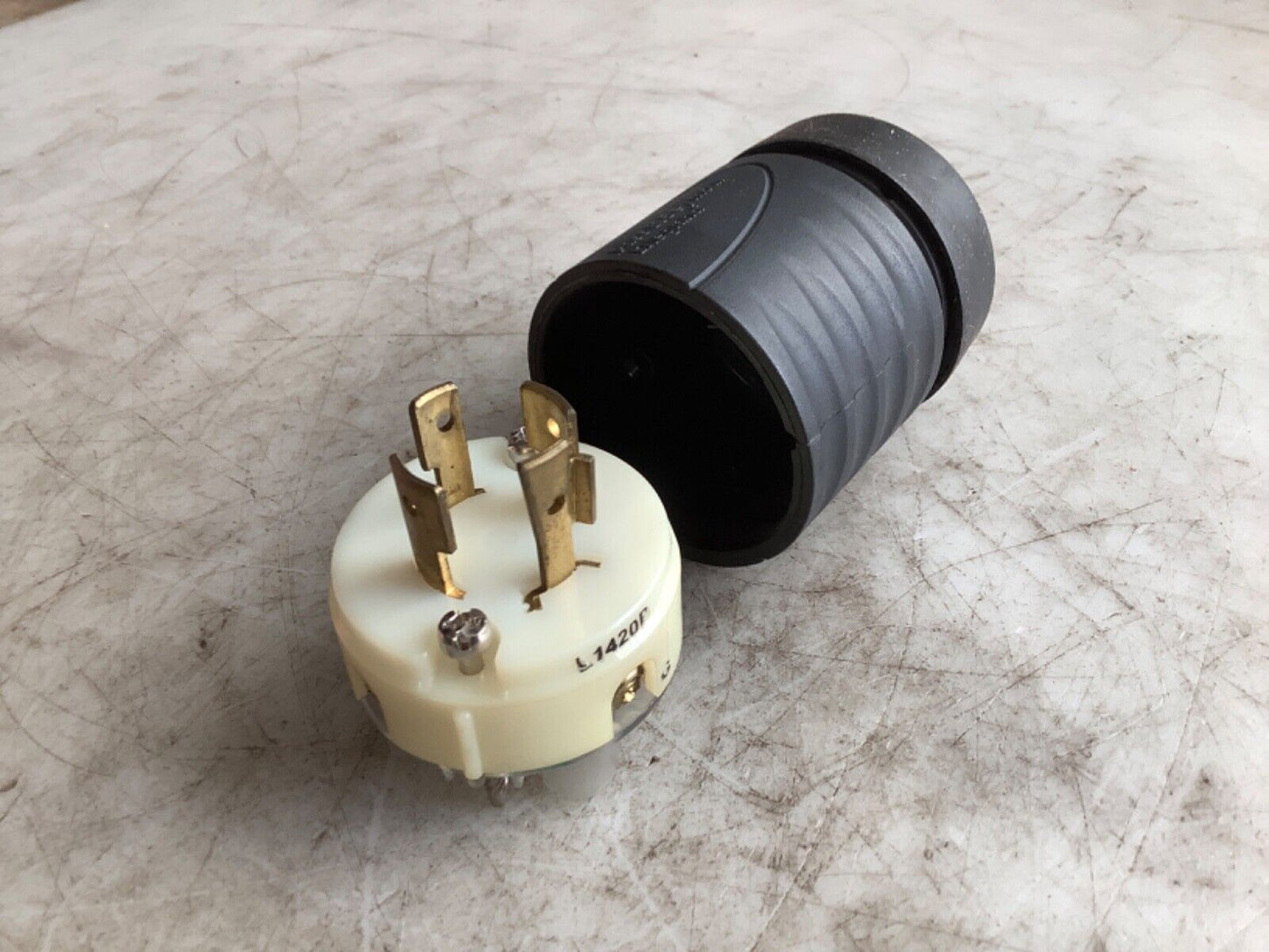 PASS & SEYMOUR L1420-P TURNLOK PLUG 3P 4W 20A 125/250V 444