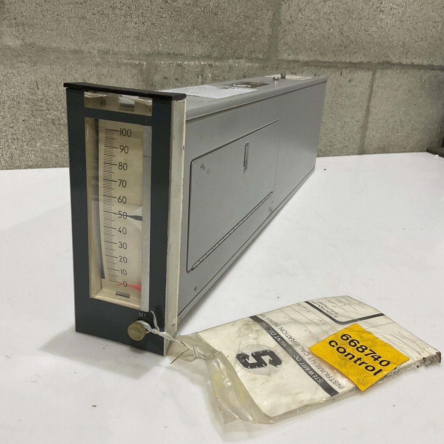 FOXBORO 130MS-N4 AUTO SELECT CONTROLLER 20-22PSI IN/OUT 3-15 PSI SCALE 0-100 555