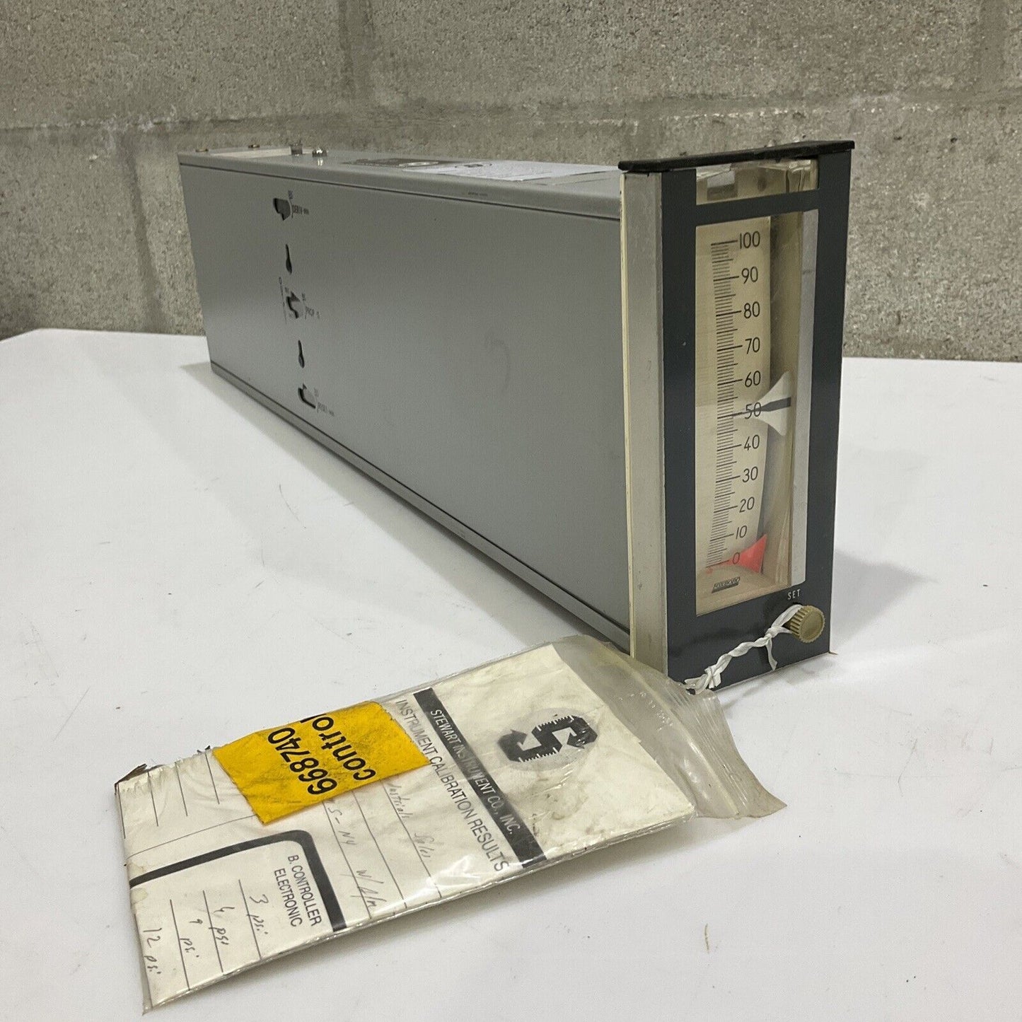 FOXBORO 130MS-N4 AUTO SELECT CONTROLLER 20-22PSI IN/OUT 3-15 PSI SCALE 0-100 555