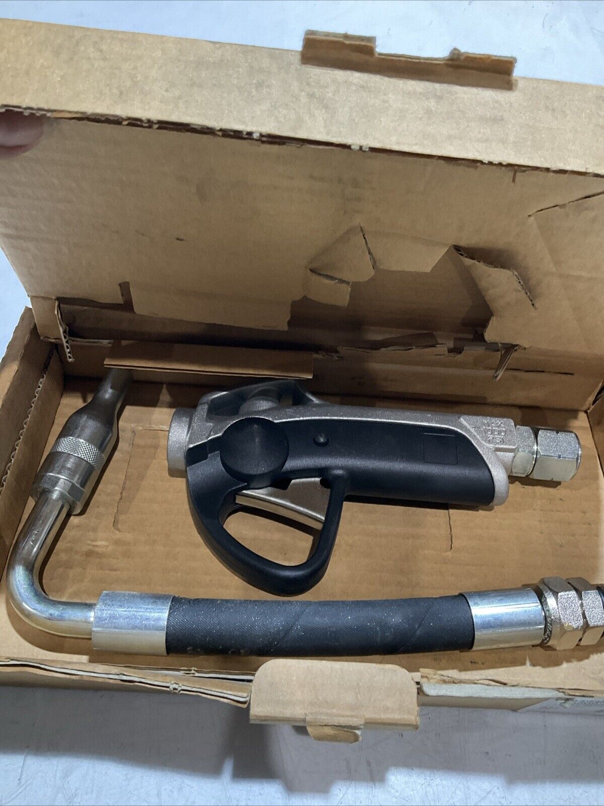 LINCOLN 758F  OIL CONTROL VALVE  WITH  FLEXIBLE EXTENSION  U3S