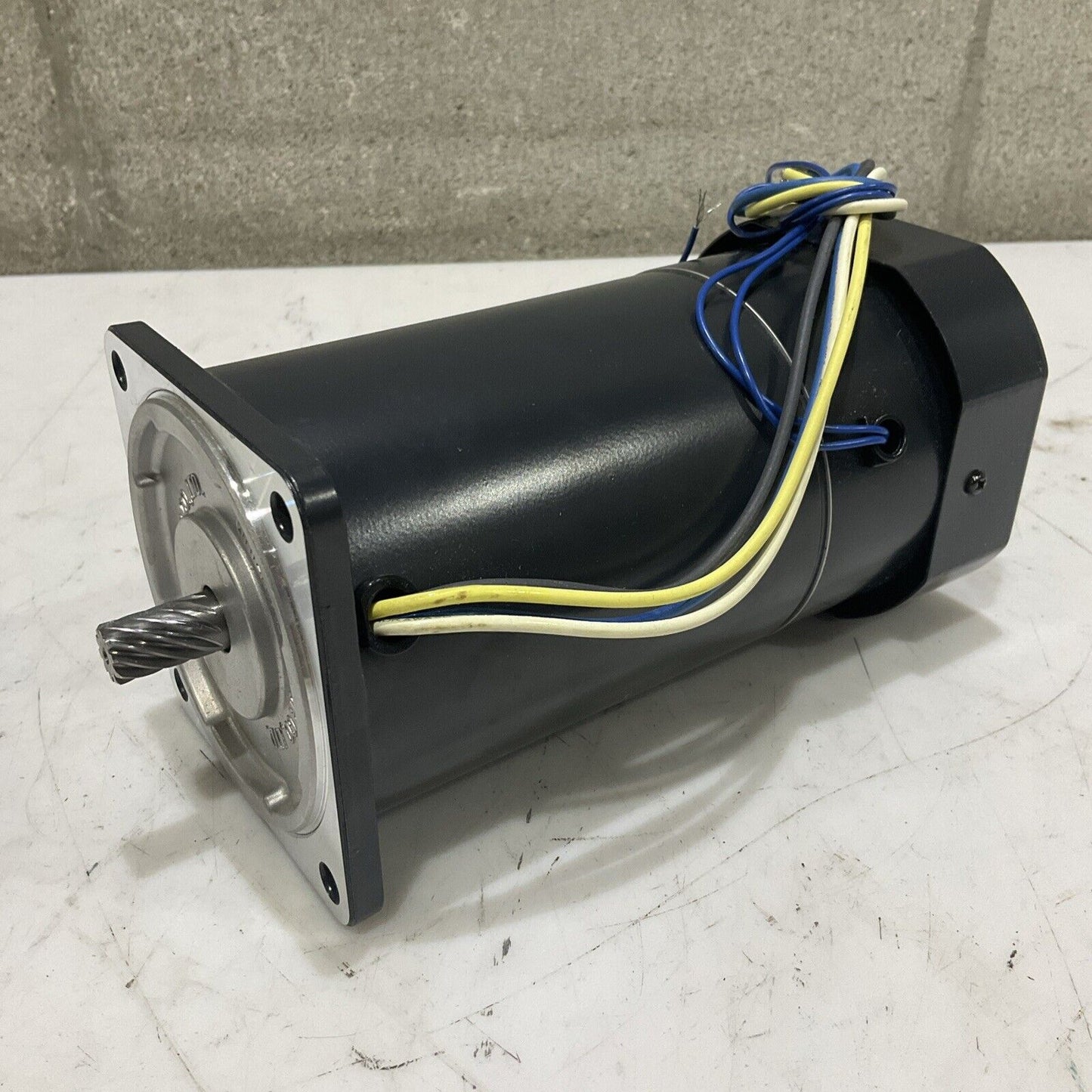 OM ORIENTAL MOTOR E2333-354 INDUCTION MOTOR MAGNETIC BRAKE DC24V 200V 50/60HZ