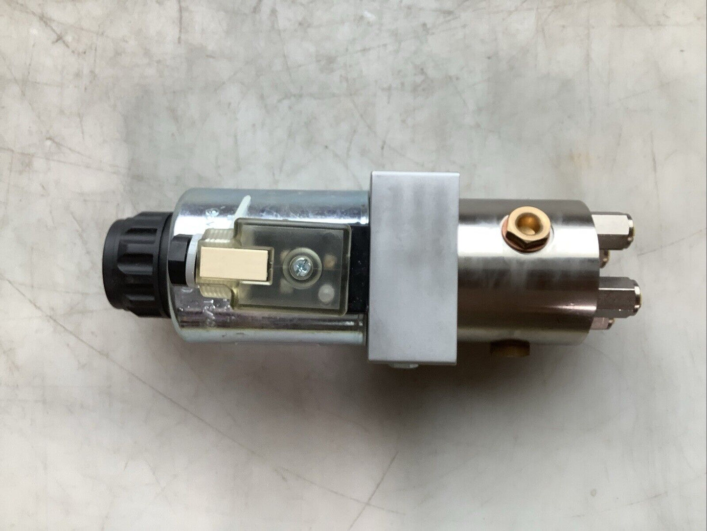 SKF PE-4-40+429 ELECTROMAGNETIC PISTON PUMP 115VAC 50/60HZ