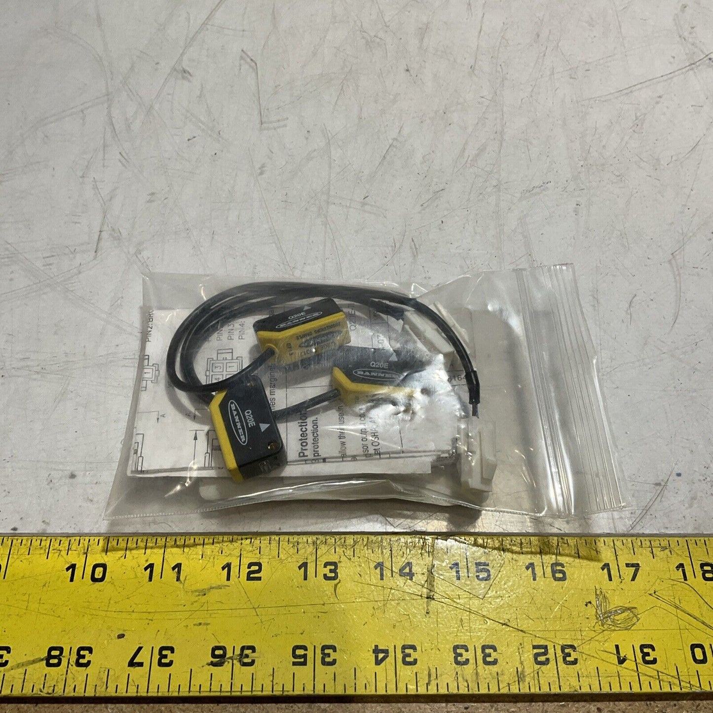 BANNER  Q20E-78017  PHOTOELECTRIC SENSOR  EMITTER W/2-PIN  LOT OF 3  U3S