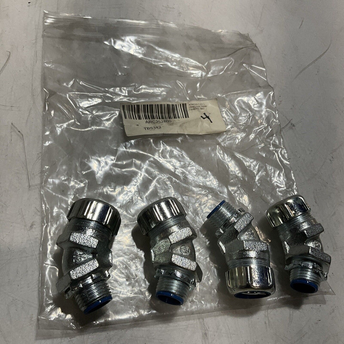 T&B TB5342 INSULATED LIQUIDTIGHT  CONDUIT CONNECTOR  ADAPTER  QTY 4  K9S