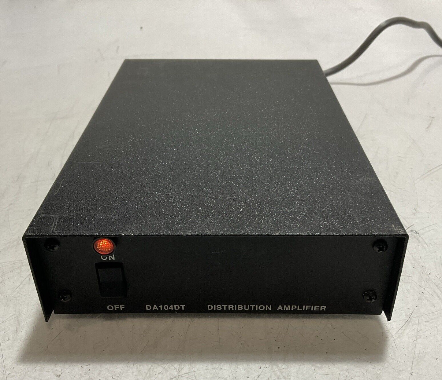 PELCO CLOVIS  DA104DT  DISTRIBUTION AMPLIFIER  115AC  50/60HZ 5WATTS  U3S