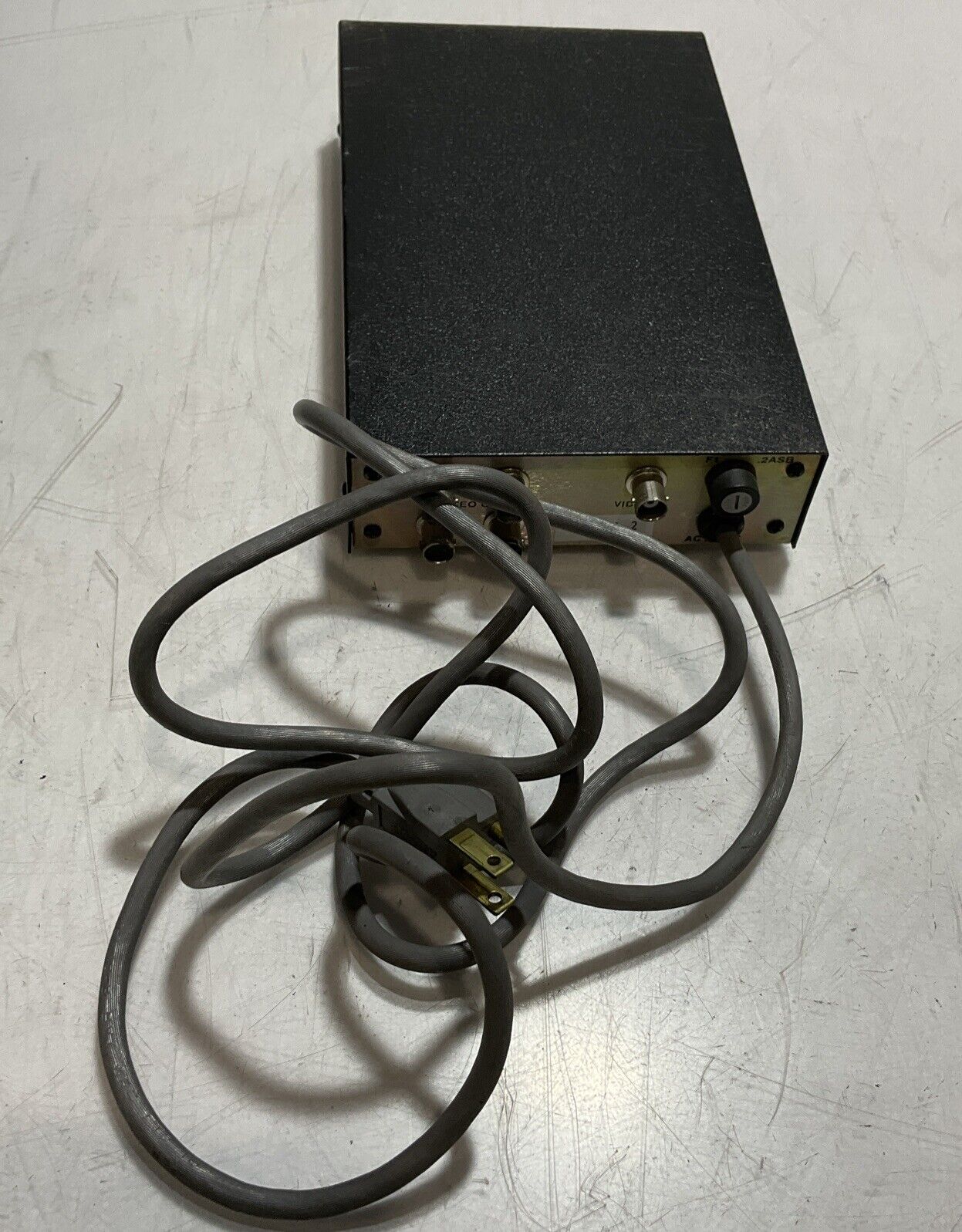 PELCO CLOVIS  DA104DT  DISTRIBUTION AMPLIFIER  115AC  50/60HZ 5WATTS  U3S