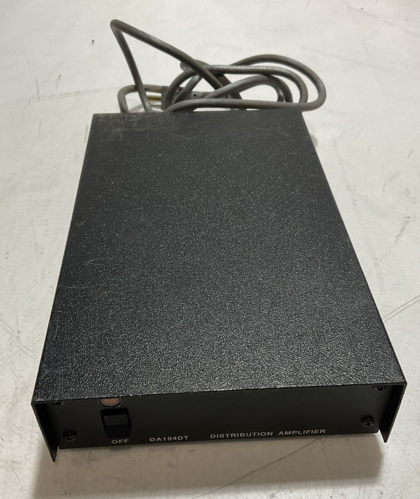 PELCO CLOVIS  DA104DT  DISTRIBUTION AMPLIFIER  115AC  50/60HZ 5WATTS  U3S