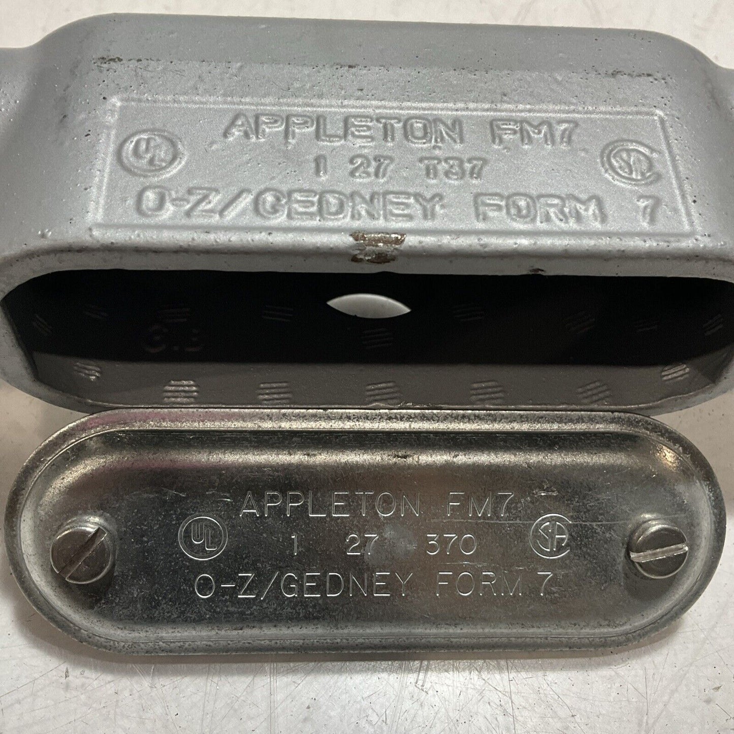 APPLETON FM7  1/27 /370 OZ/GENEY FORM 7 GIDNEY CONDUIT BODY WITH 1 COVER 222