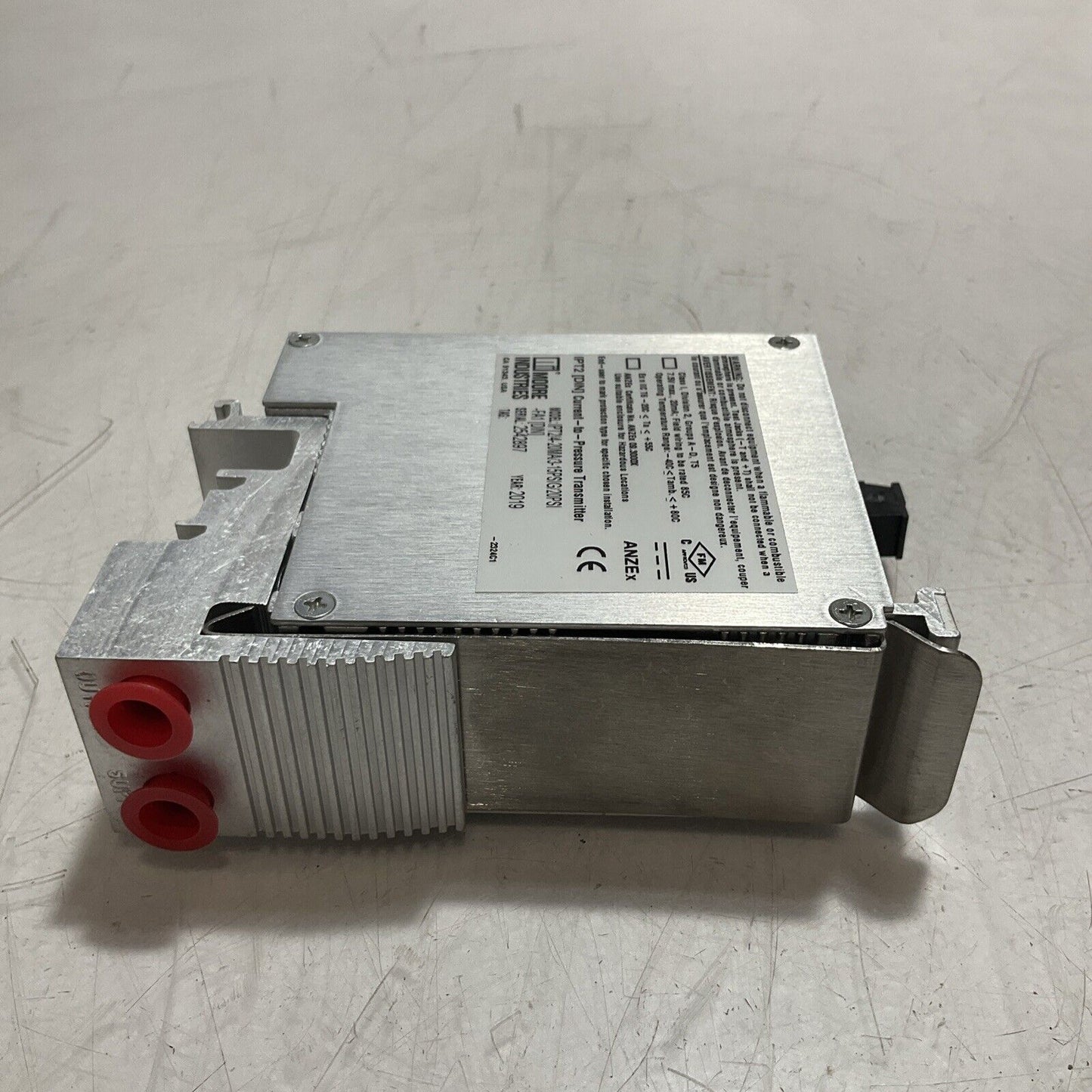 MOORE  INDUSTRIES IPT2/4-20MA/3-15PSIG/20PSI CURRENT/PRESSURE  TRANSMITTIER  373