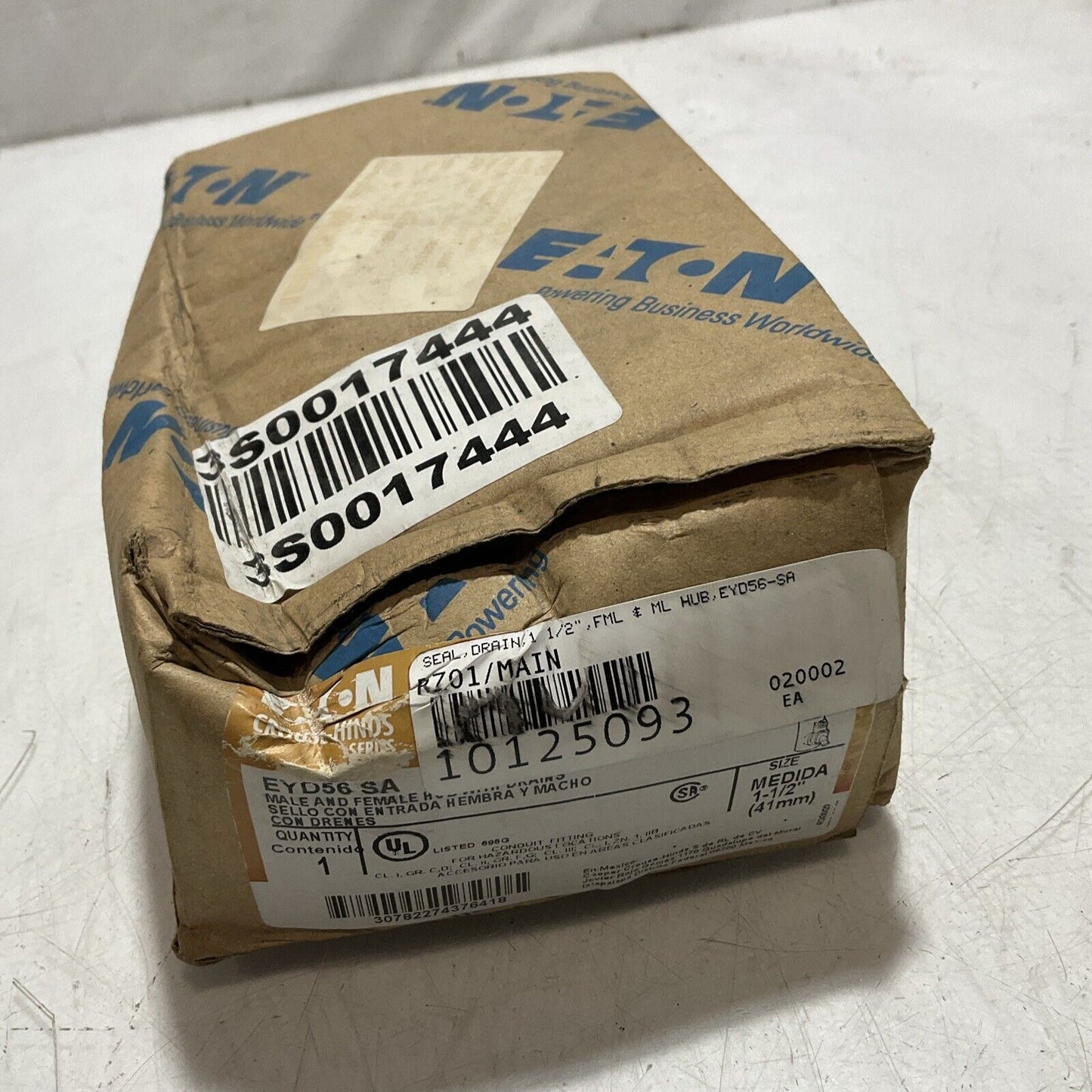 EATON CROUSE-HINDS  EYD56 SA MAKE & FEMALE HUB WITH DRAINS SIZE 1 1/2”  41MM 678