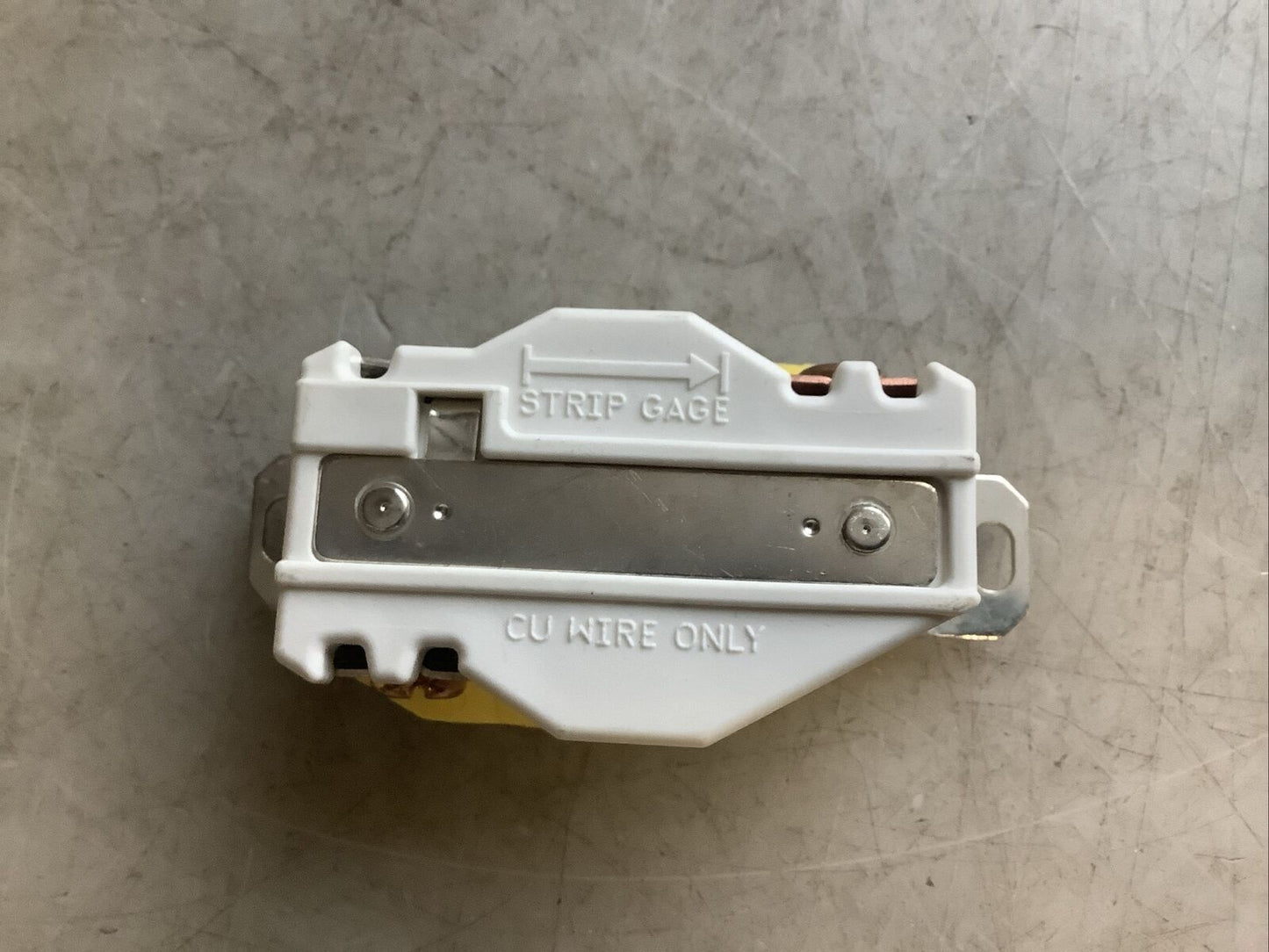 HUBBELL HBL26CM20 TWIST-LOCK RECEPTACLE 30A 250V 2P 3W 554