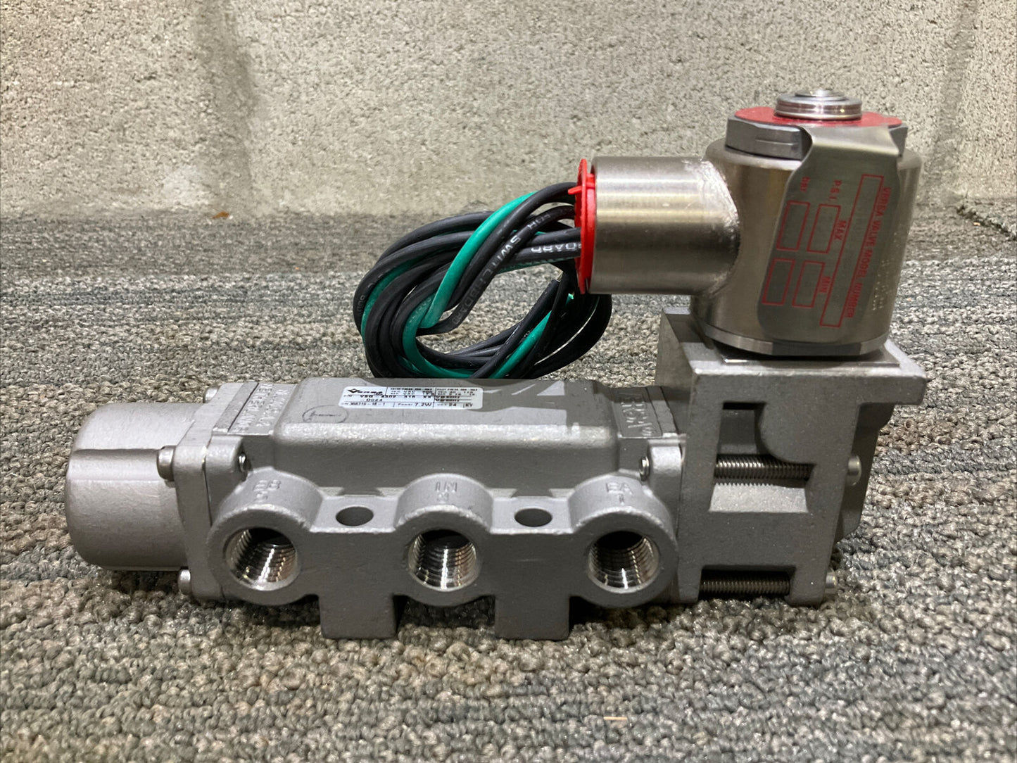 VERSA VSG-4302-316-XX-D024 SOLENOID 4-WAY VALVE 1/4” NPT 678
