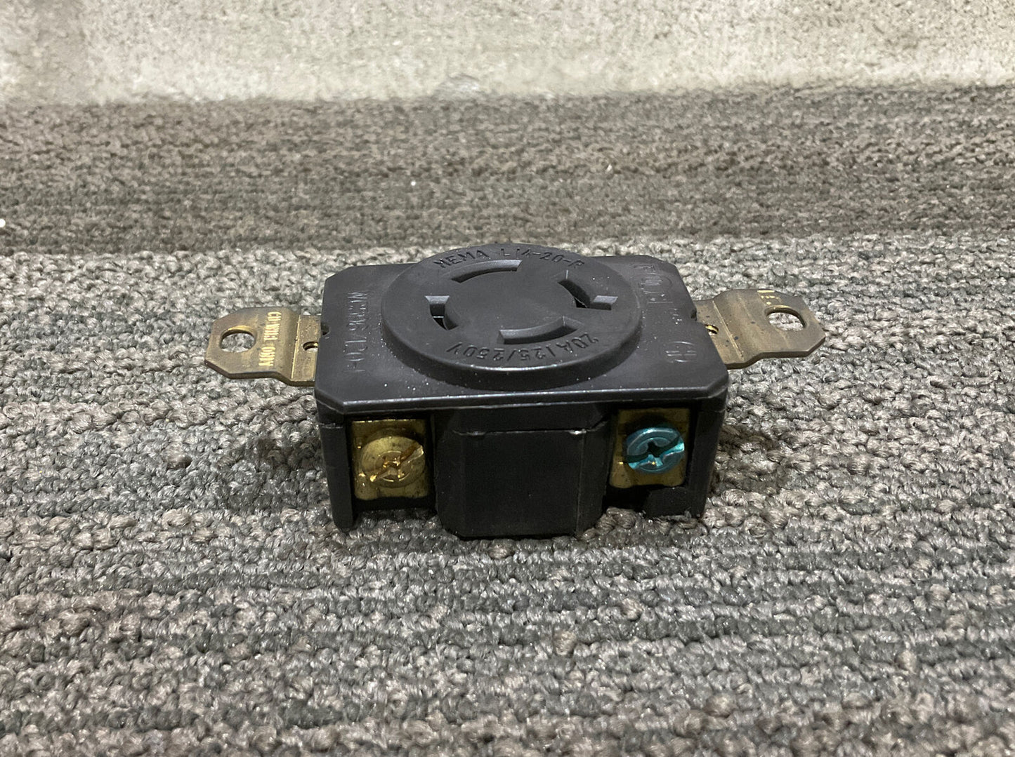 PASS AND SEYMOUR LEGRAND L1420-R TURNLOK RECEPTACLE 444