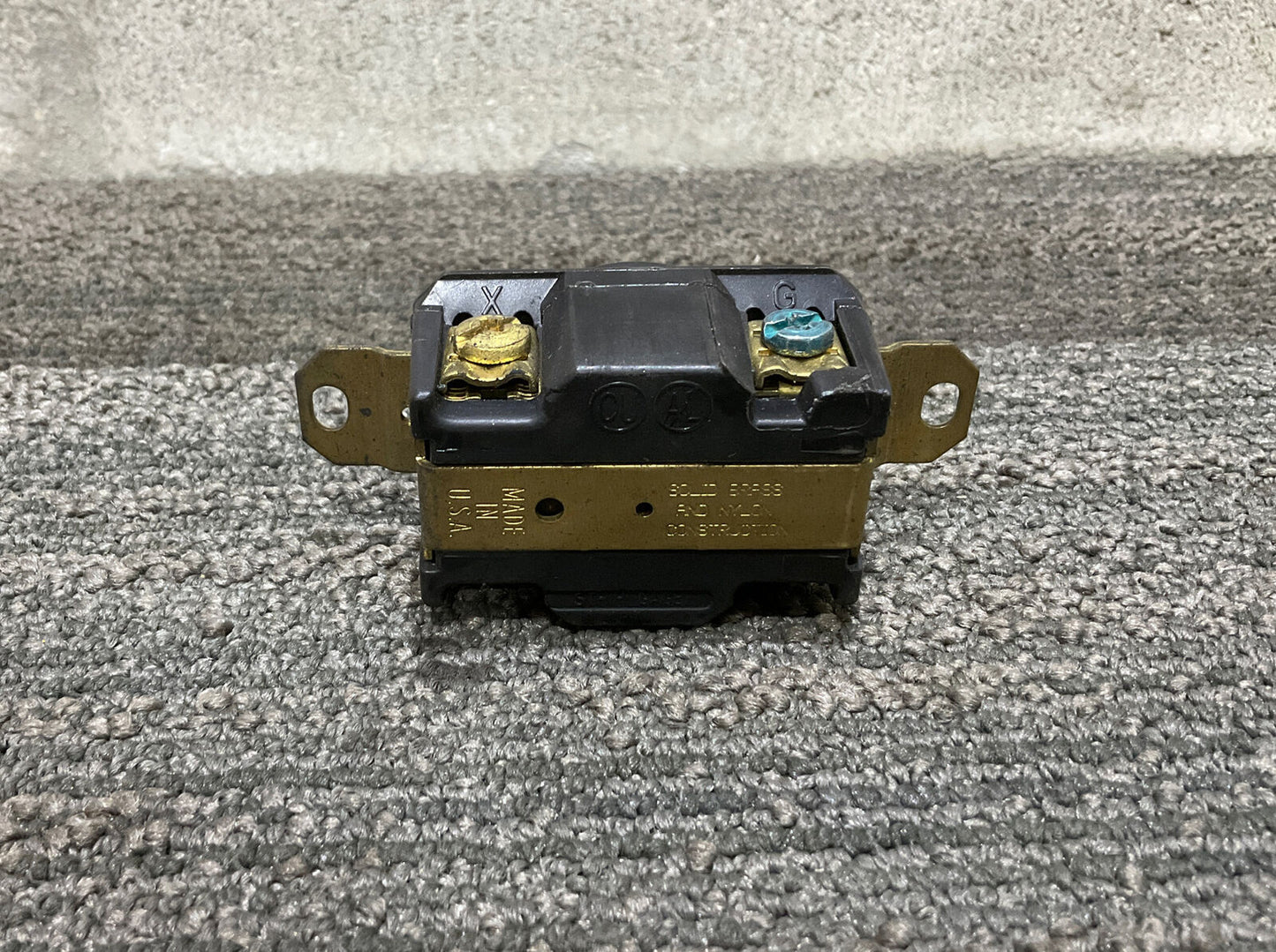 PASS AND SEYMOUR LEGRAND L1420-R TURNLOK RECEPTACLE 444
