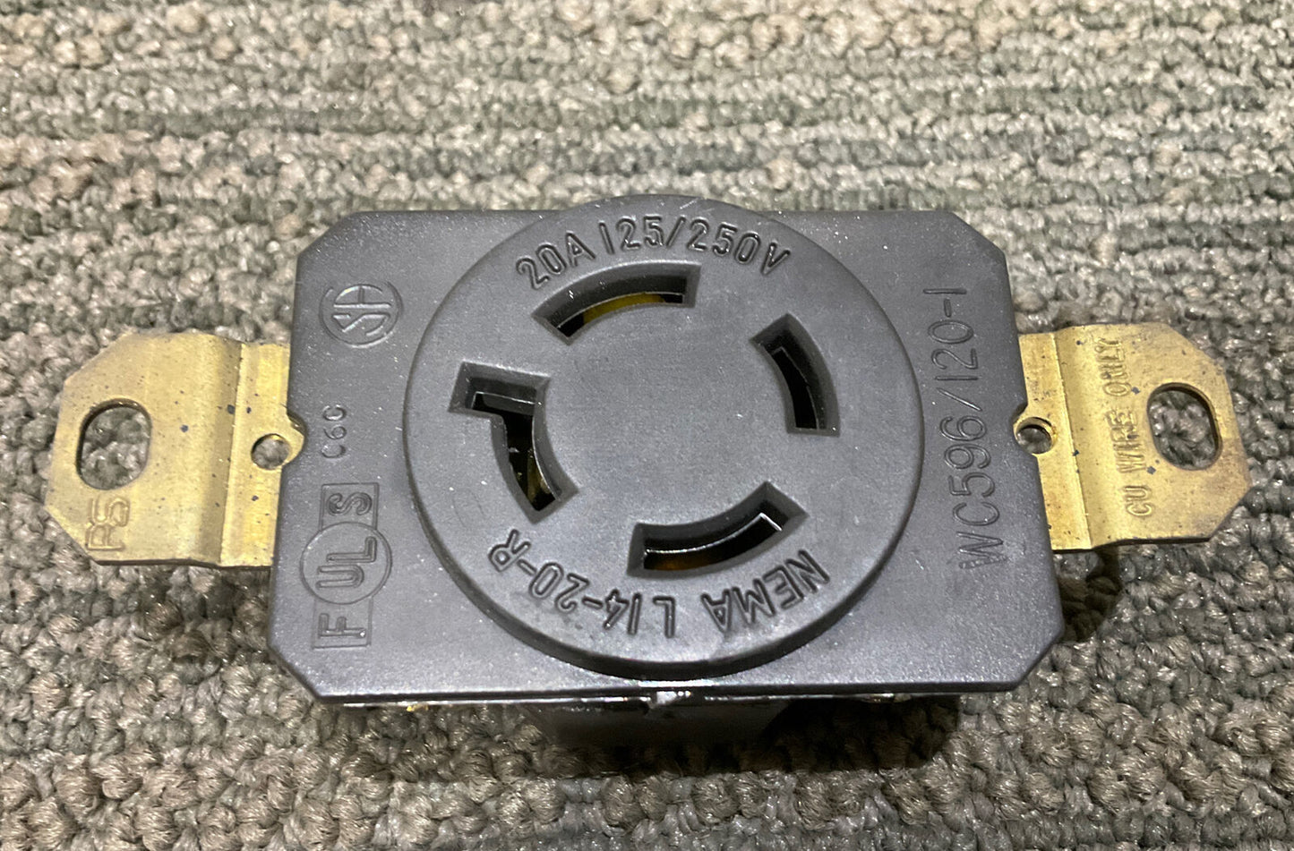 PASS AND SEYMOUR LEGRAND L1420-R TURNLOK RECEPTACLE 444