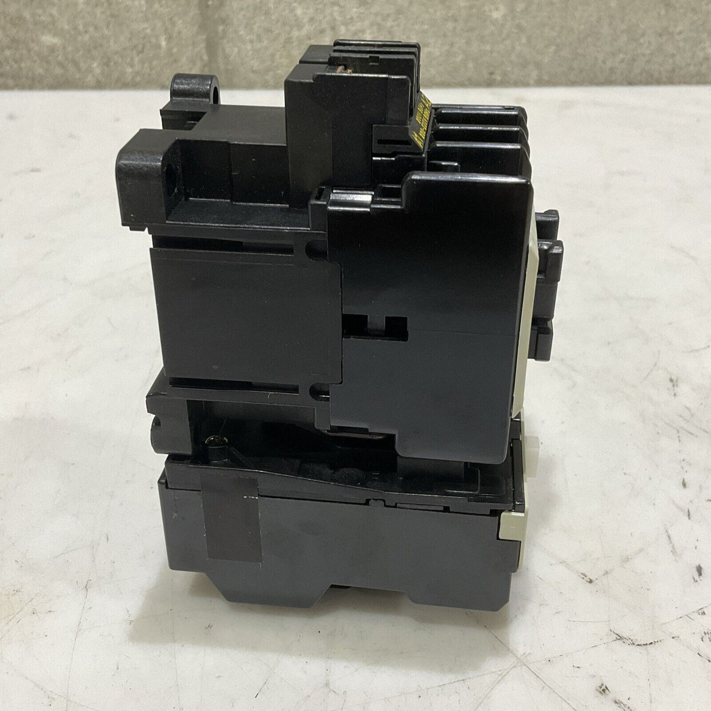 FUJI SC-0 TR-ON SC13AA TRI3N MAGNETIC SWITCH 600V 5HP P7P