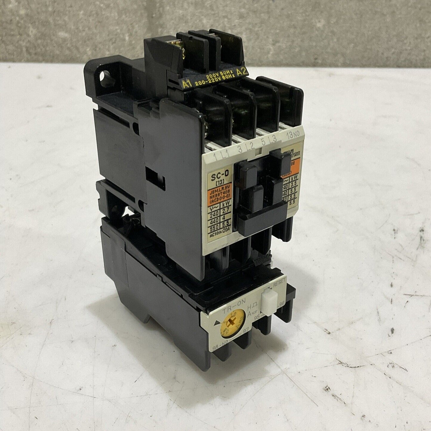FUJI SC-0 TR-ON SC13AA TRI3N MAGNETIC SWITCH 600V 5HP P7P