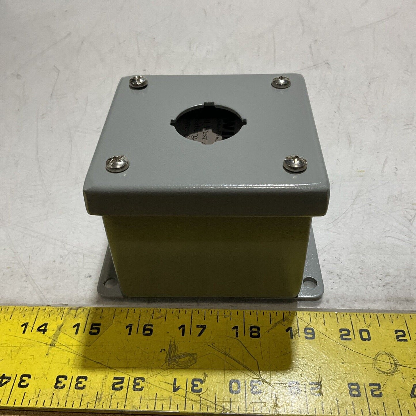 HUBBELL  WIEMANN PB1 N12  STANDARD PUSH BUTTON  ENCLOSURE SIZE  4x3x3  U3S