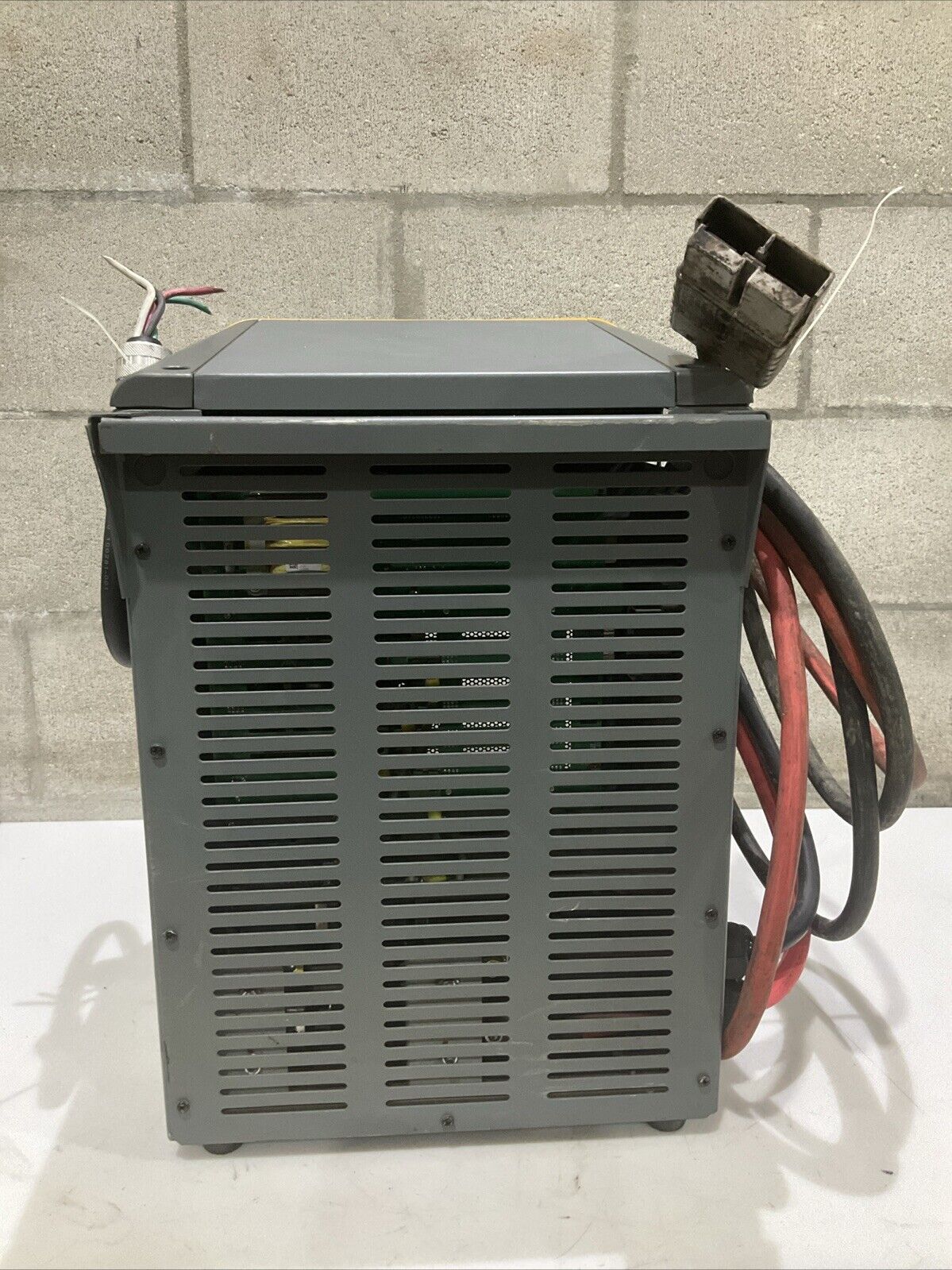 ENERSYS EI3-HL-4Y ENFORCER IMPAQ FORKLIFT L-A BATTERY CHARGER 3PH 480V 50/60 HZ