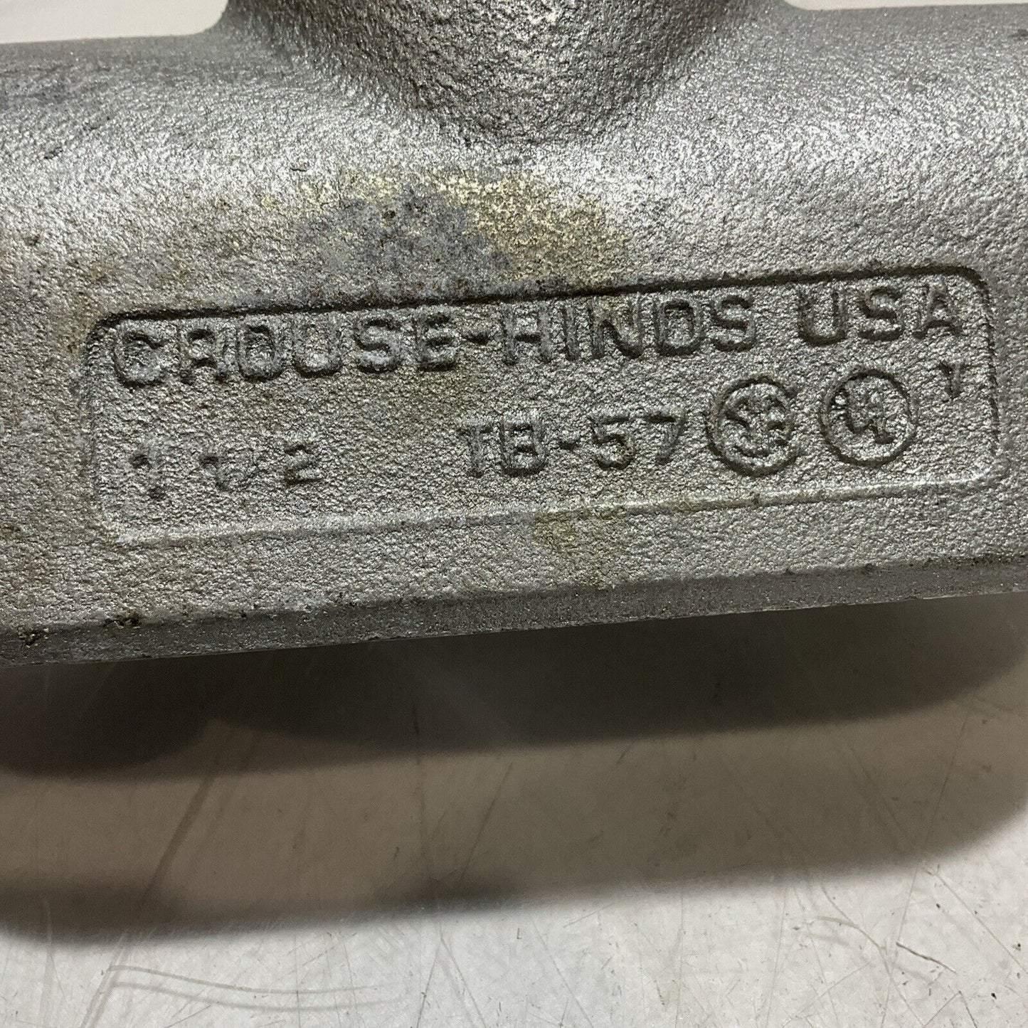 COOPER CROUSE-HINDS TB57 CONDULET CONDUIT OUTLET BODY  SIZE 1 1/2 QTY 2  222