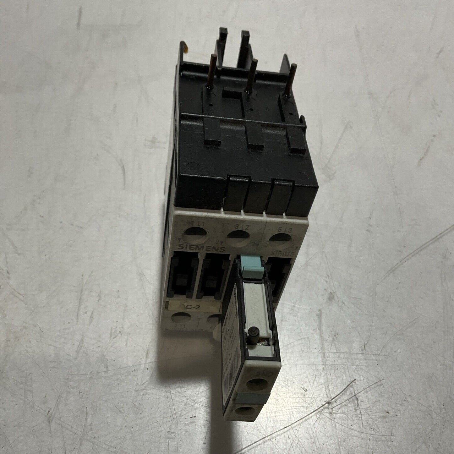 SIEMENS  3RH1921-1CA10 3ZX1012-0RT02-1AA1 AUXILIARY CONTACT  BLOCK 240V U3S