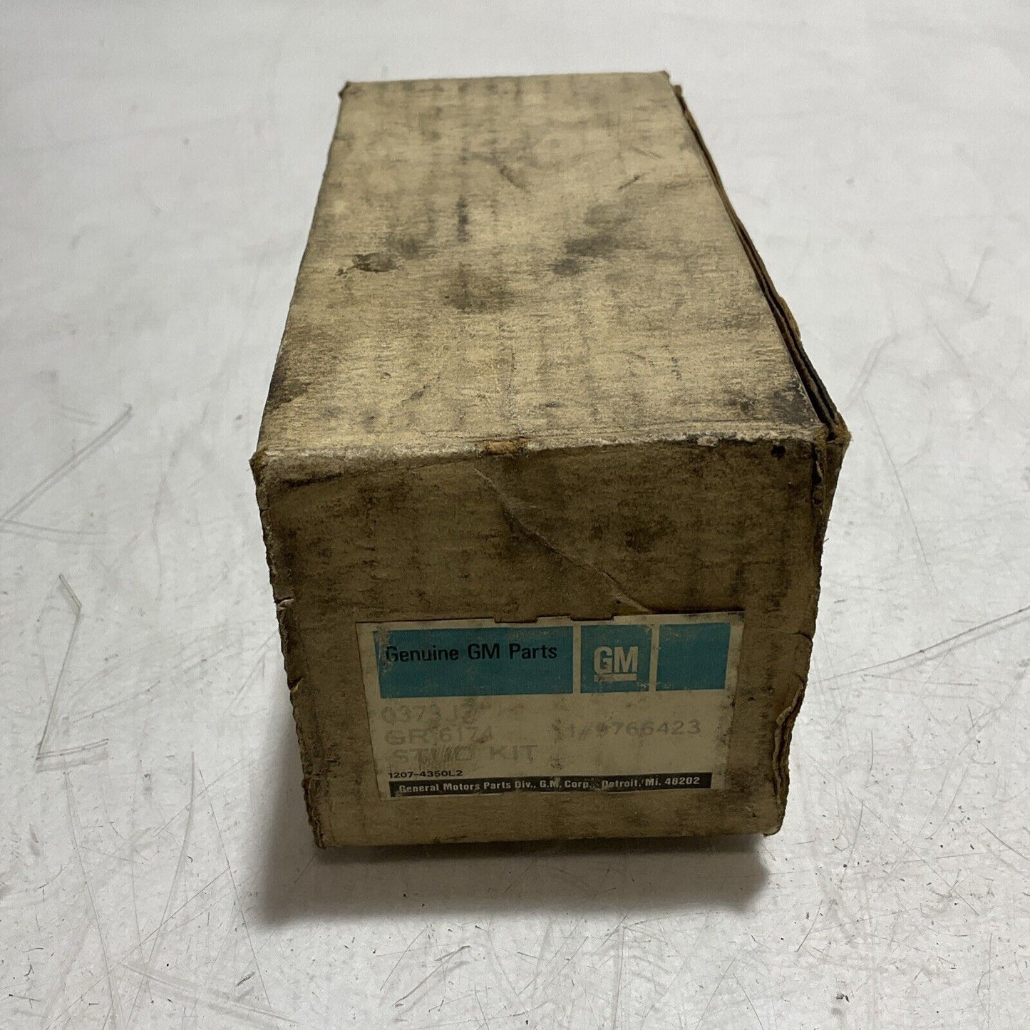 GM 9766423  OEM FRONT  LOWER SUSPENSION BALLL  JOINT  STUD KIT U3S
