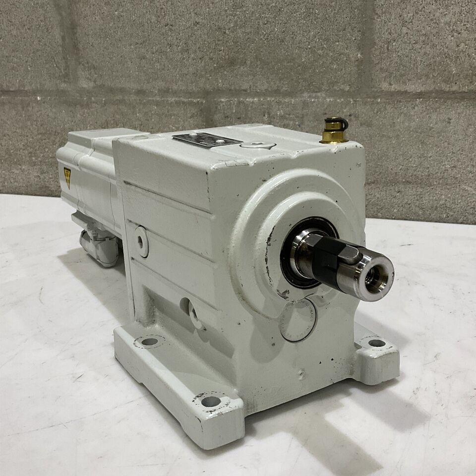 LENZE GST05-25 VBR 09HC41 SERVO MOTOR MCS 09H41LRS0B0-Z0D0-ST5800N-R2SU  U3S