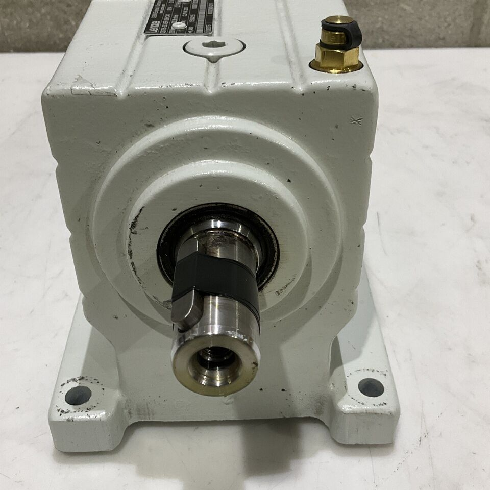 LENZE GST05-25 VBR 09HC41 SERVO MOTOR MCS 09H41LRS0B0-Z0D0-ST5800N-R2SU  U3S